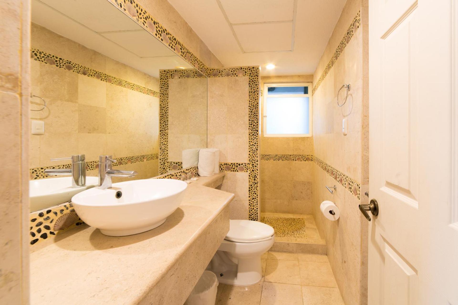 Suite - Photo 5