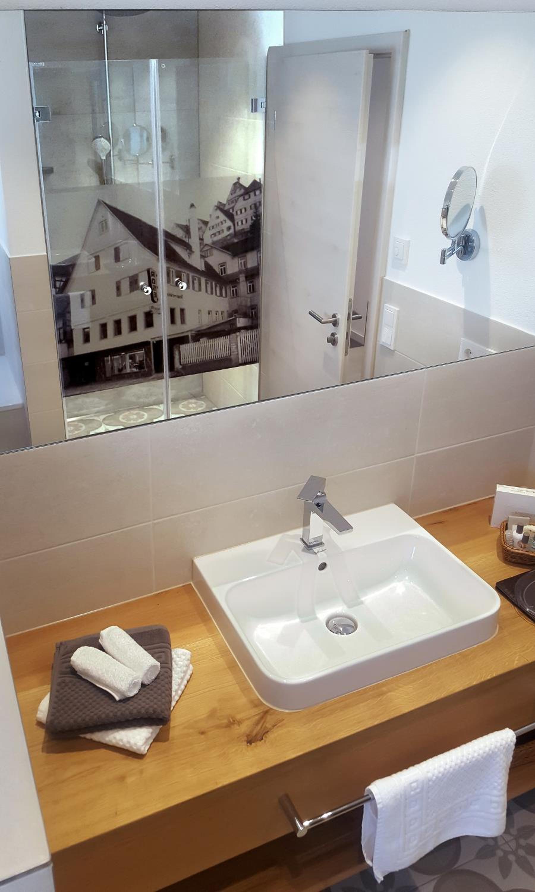 Large Double Room - Photo 4