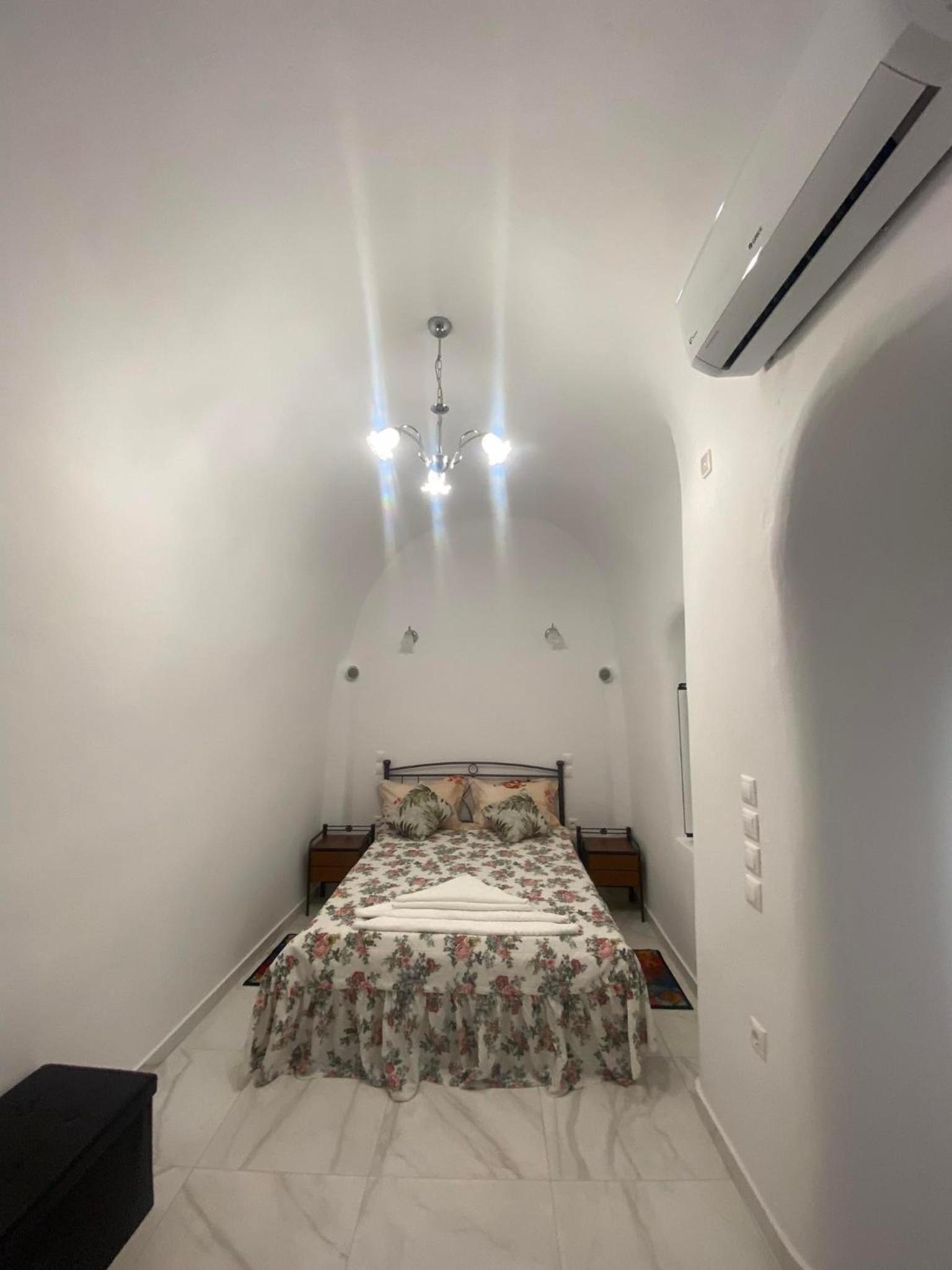 Two-Bedroom House - Photo 1