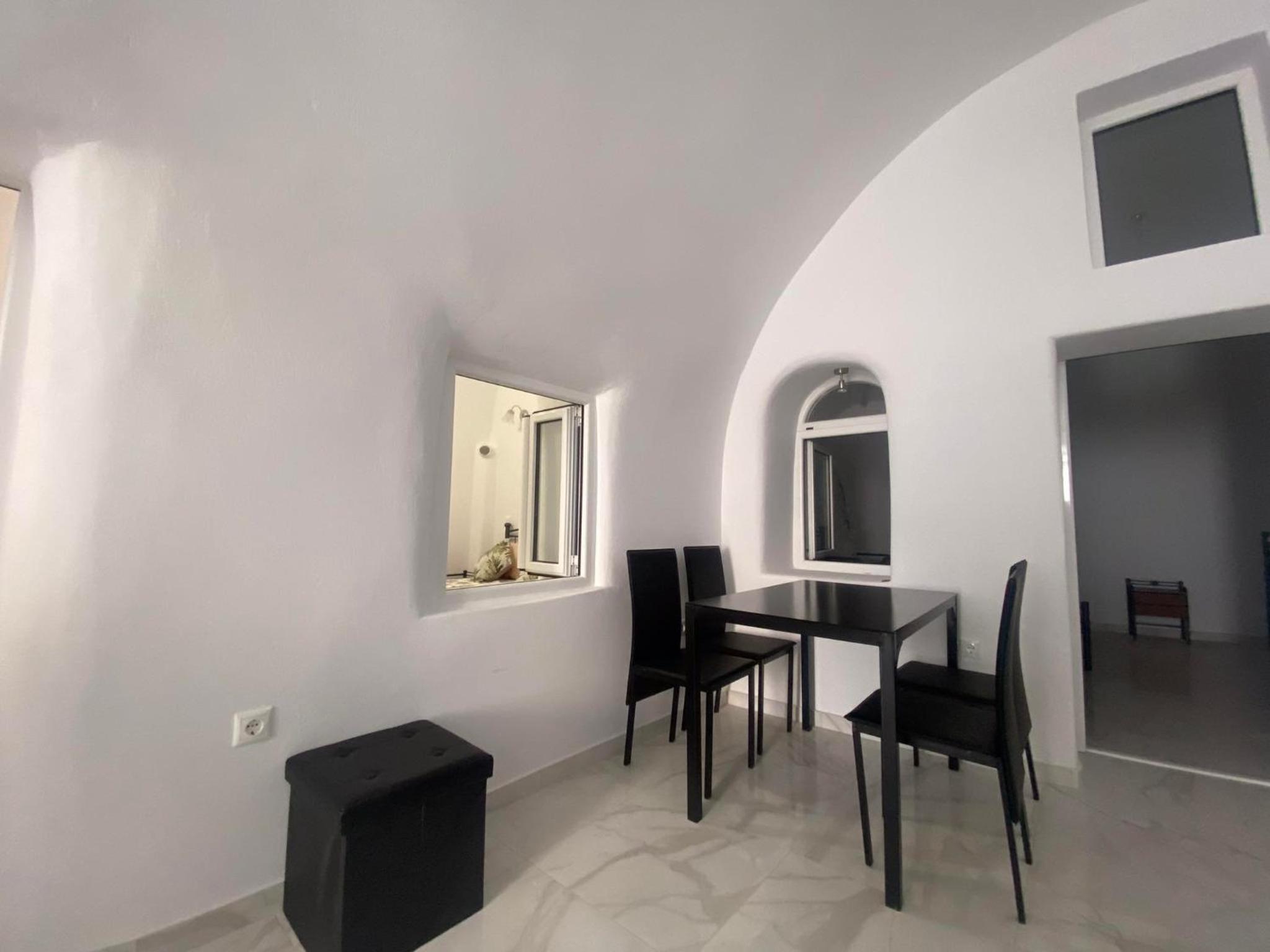 Two-Bedroom House - Photo 2