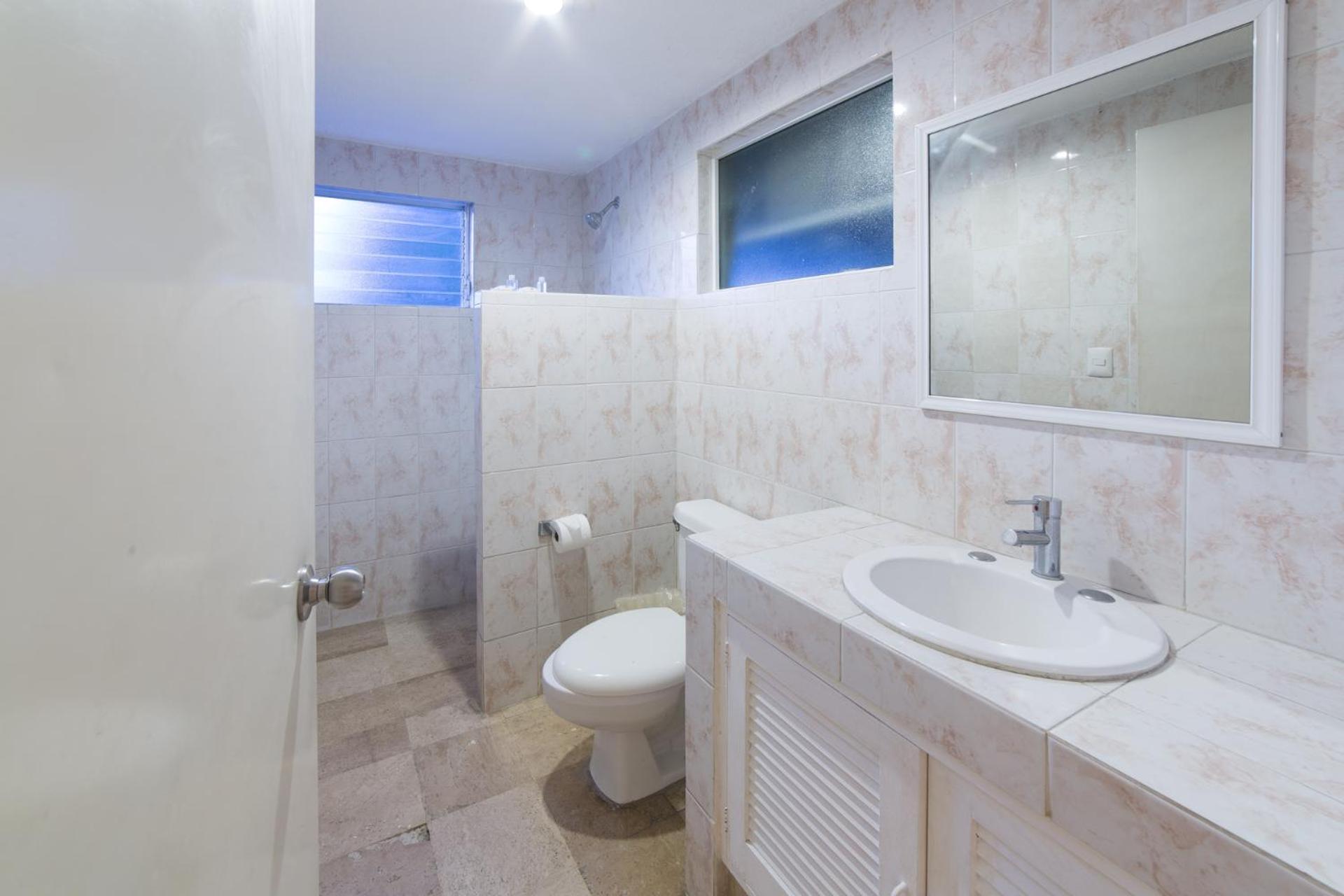 One-Bedroom Suite - Photo 4