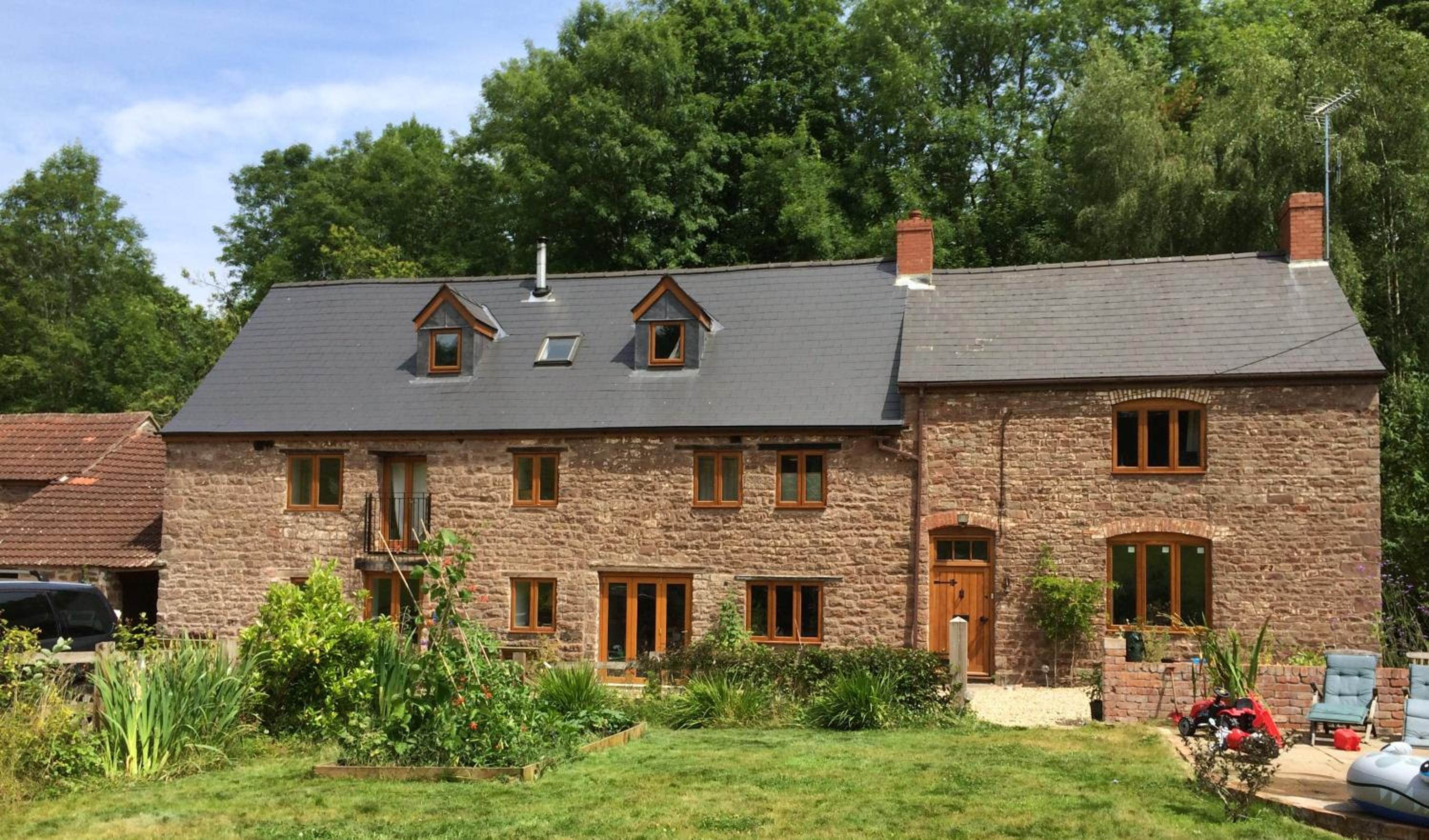 Three-Bedroom House photo 2