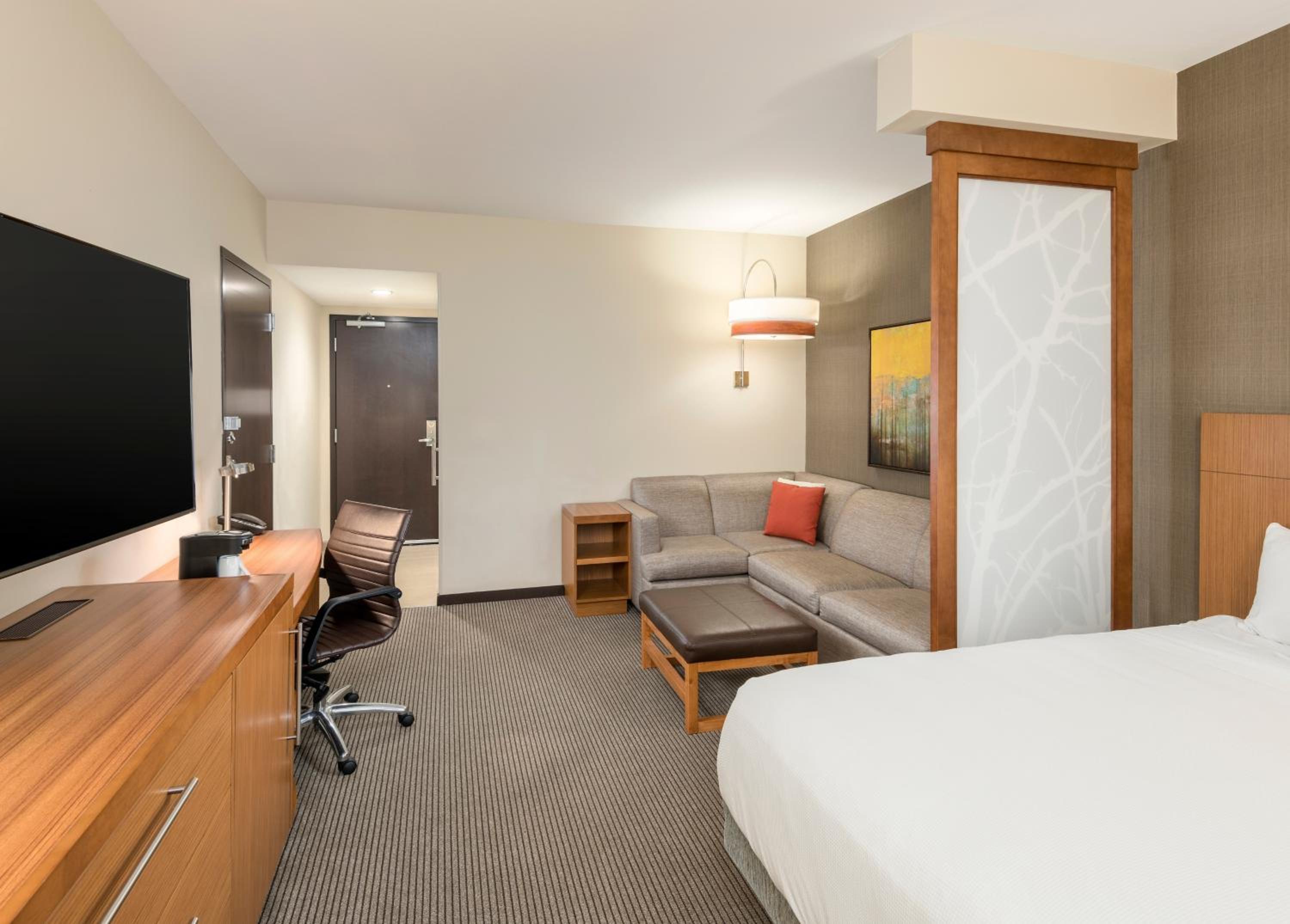 Queen Room with Two Queen Beds and Accessible Tub - Disability Access photo 3