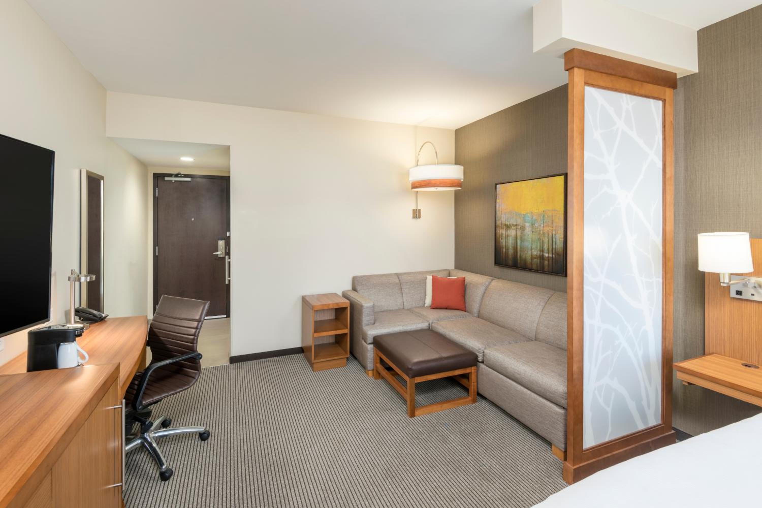 King Suite with Sofa Bed and Roll-In Shower - Disability Access photo 2