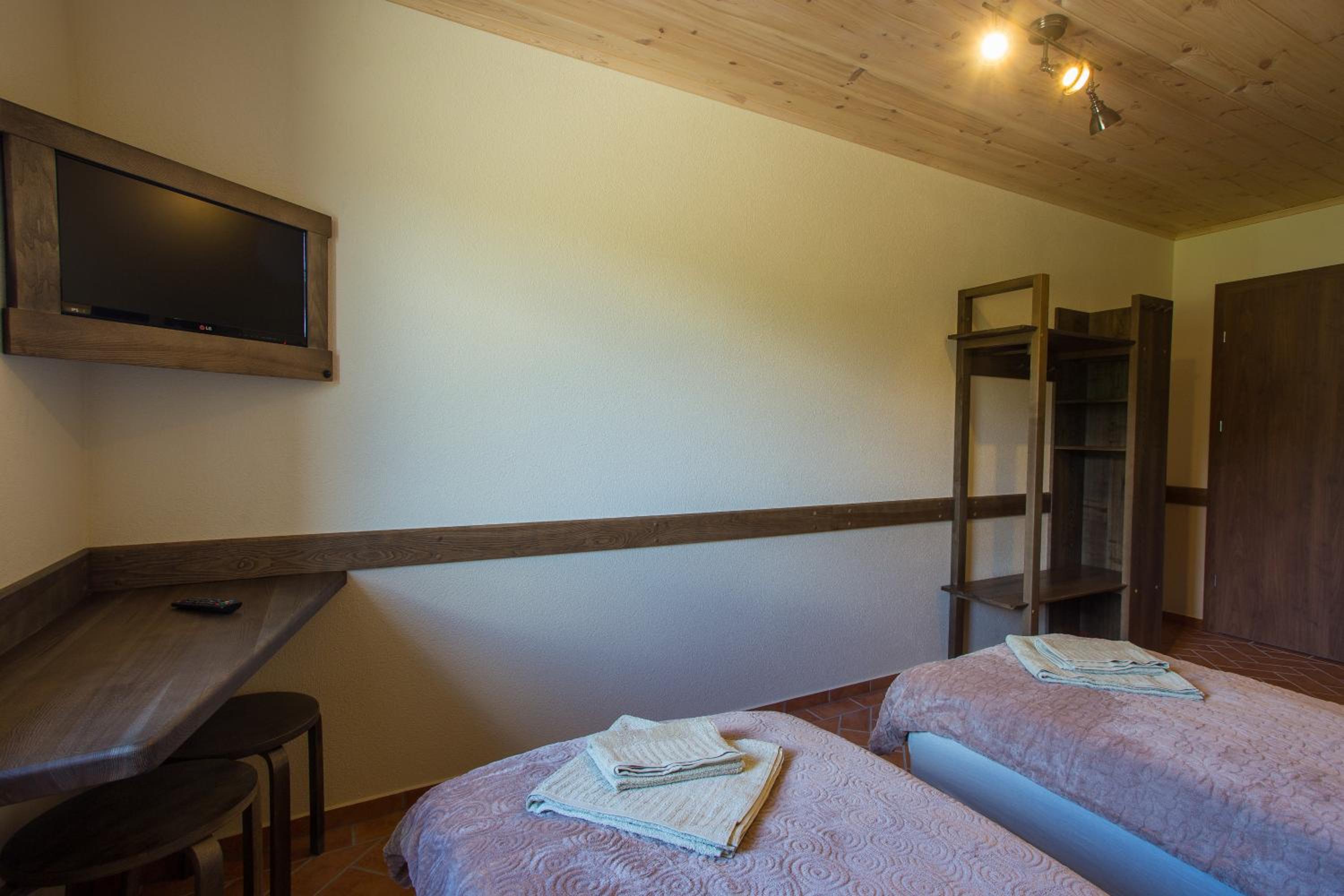 Double Room - Photo 6