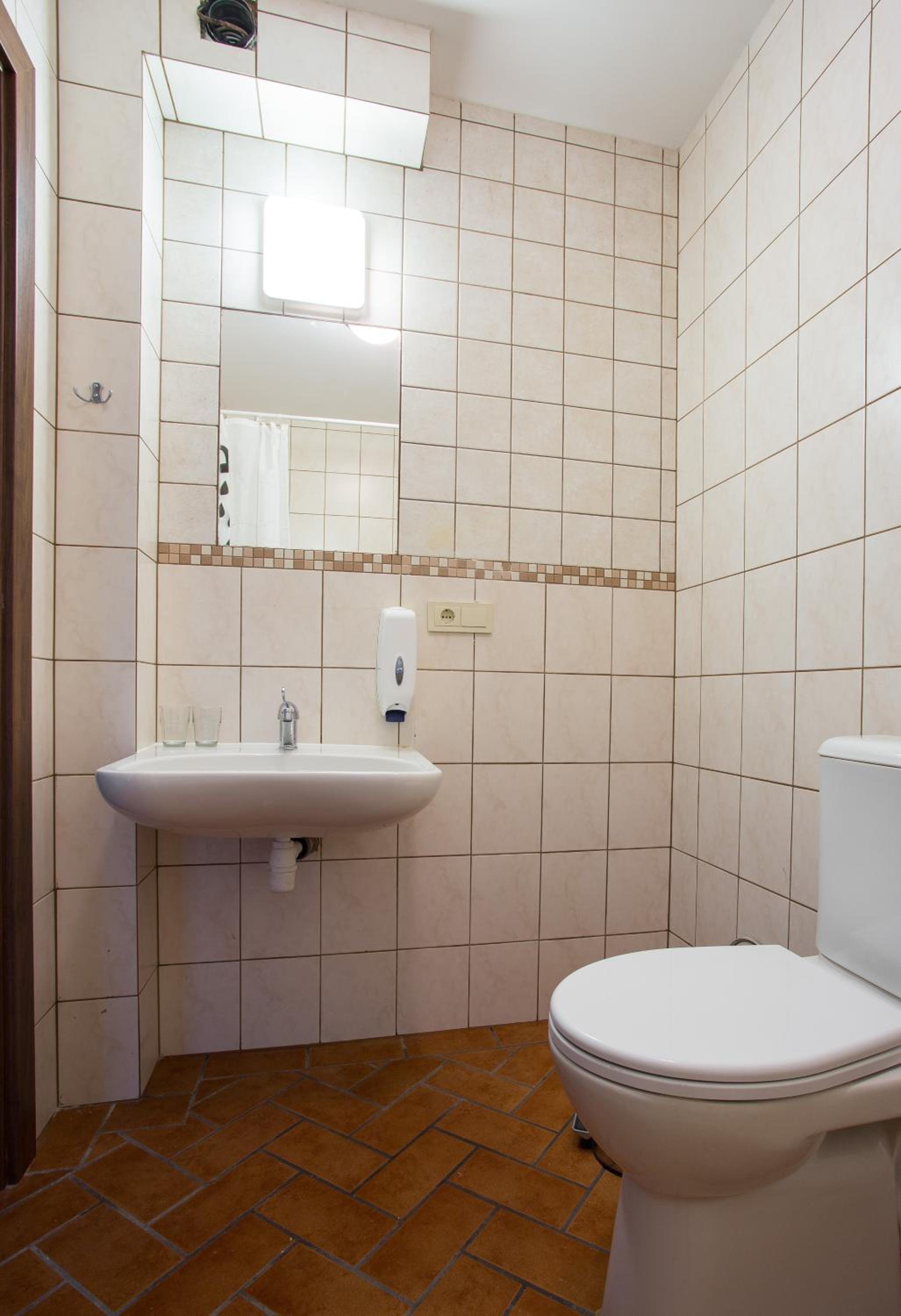 Standard Single Room with Shower photo 3