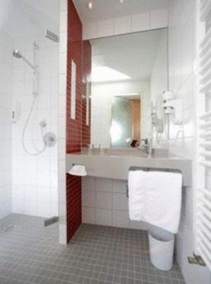 Twin Room - Photo 3