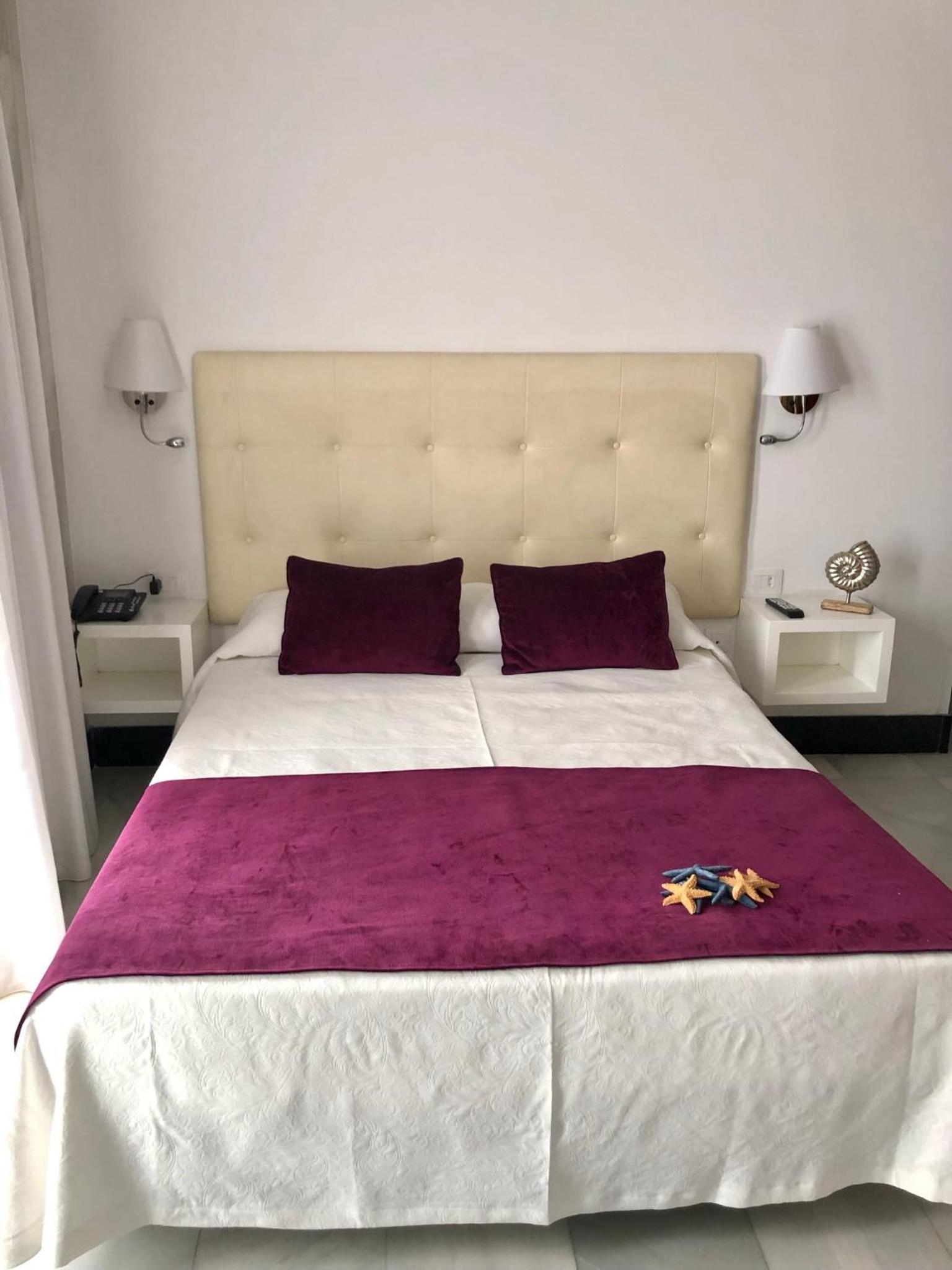 Double Room - Photo 8