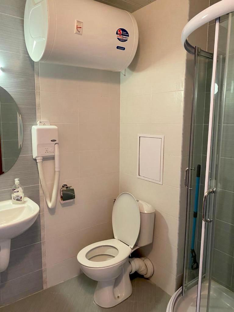 One-Bedroom Apartment - Photo 3