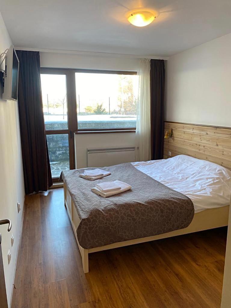 One-Bedroom Apartment - Photo 4