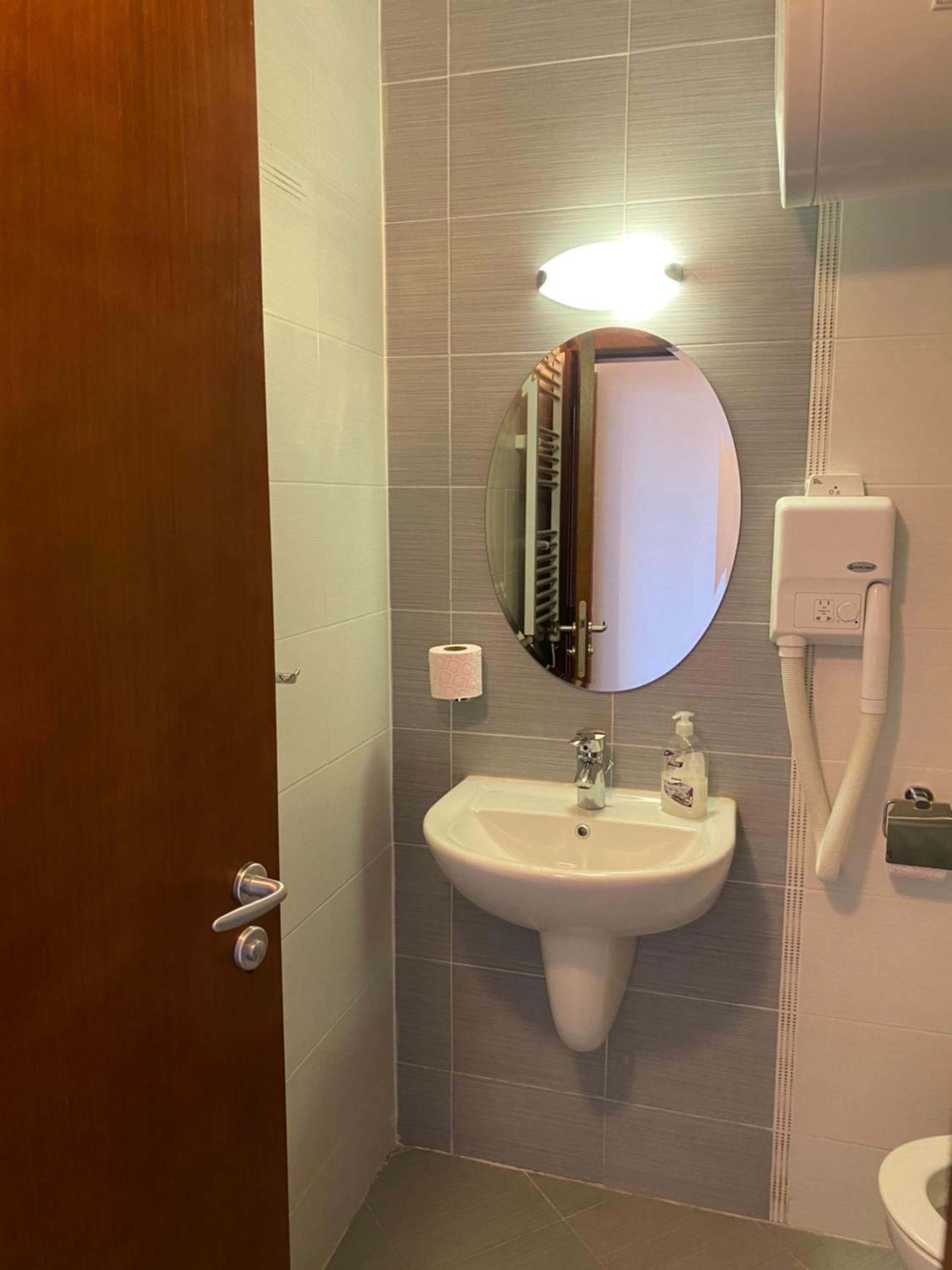 One-Bedroom Apartment - Photo 9