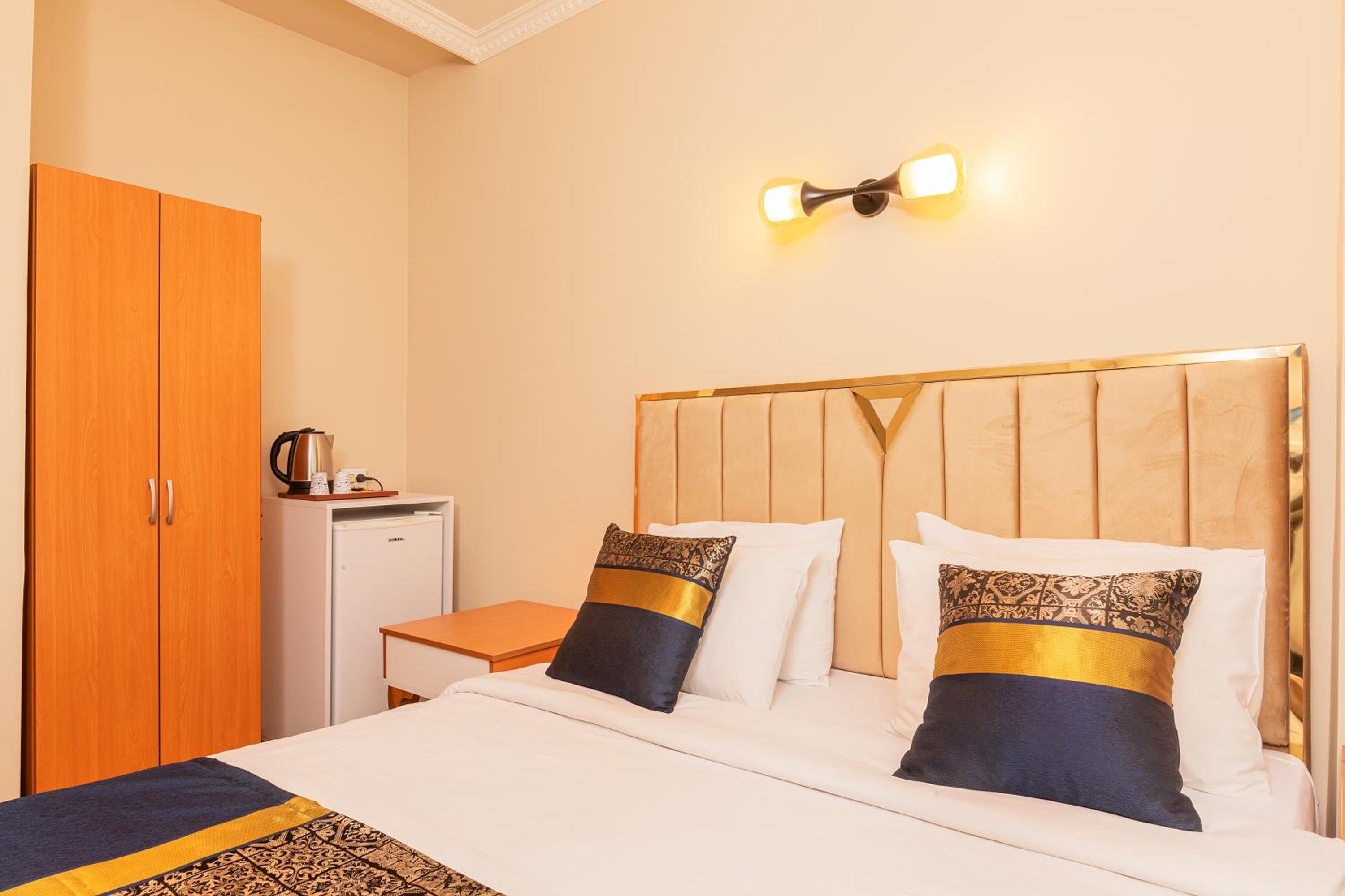 Deluxe Double Room with Balcony photo 3