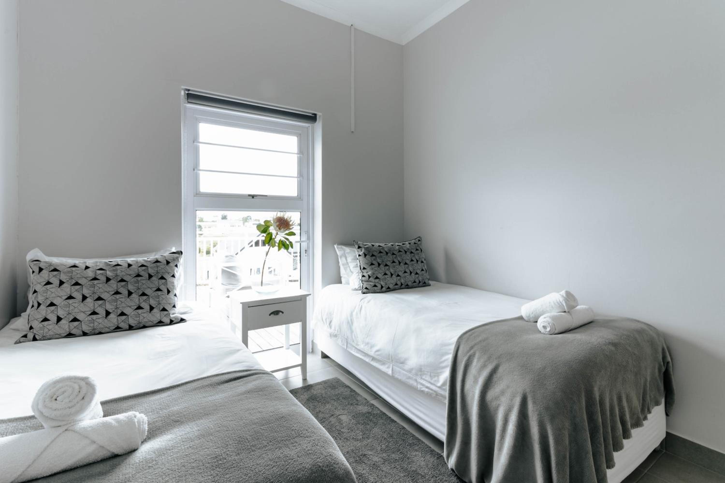 Two-Bedroom Apartment - Photo 9