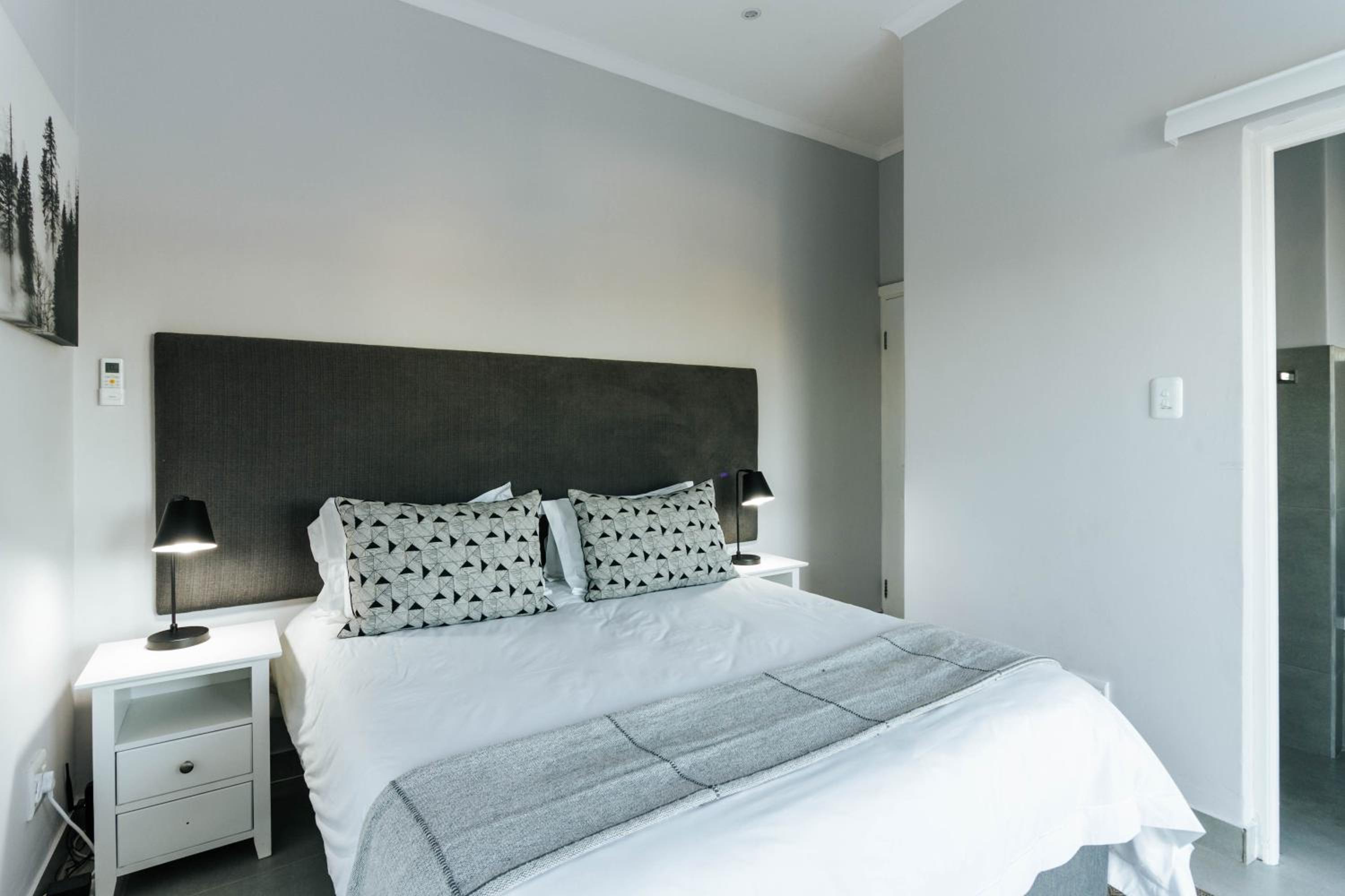 Two-Bedroom Apartment - Photo 31