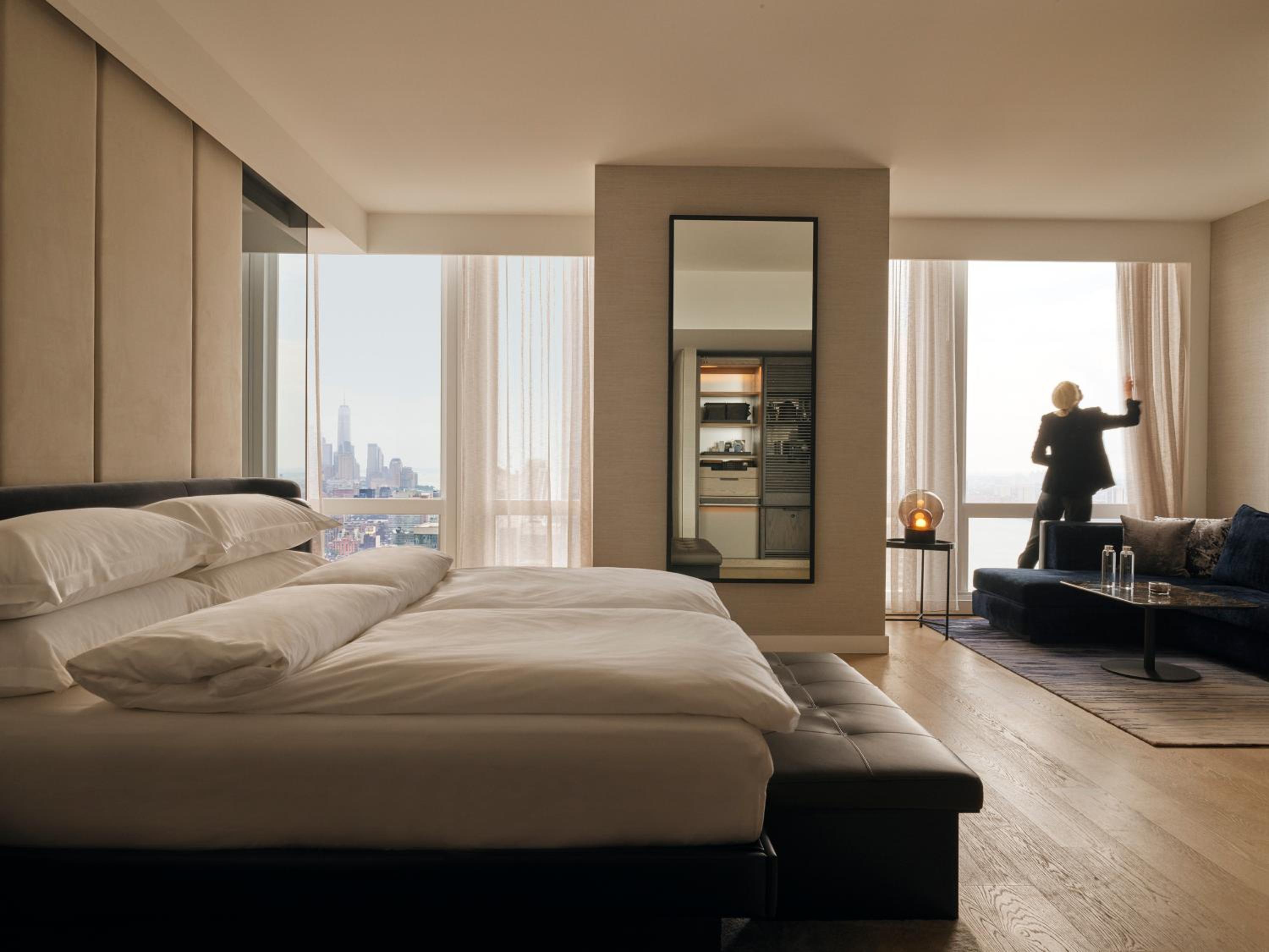 Premier River View Guestroom, 1 King Bed