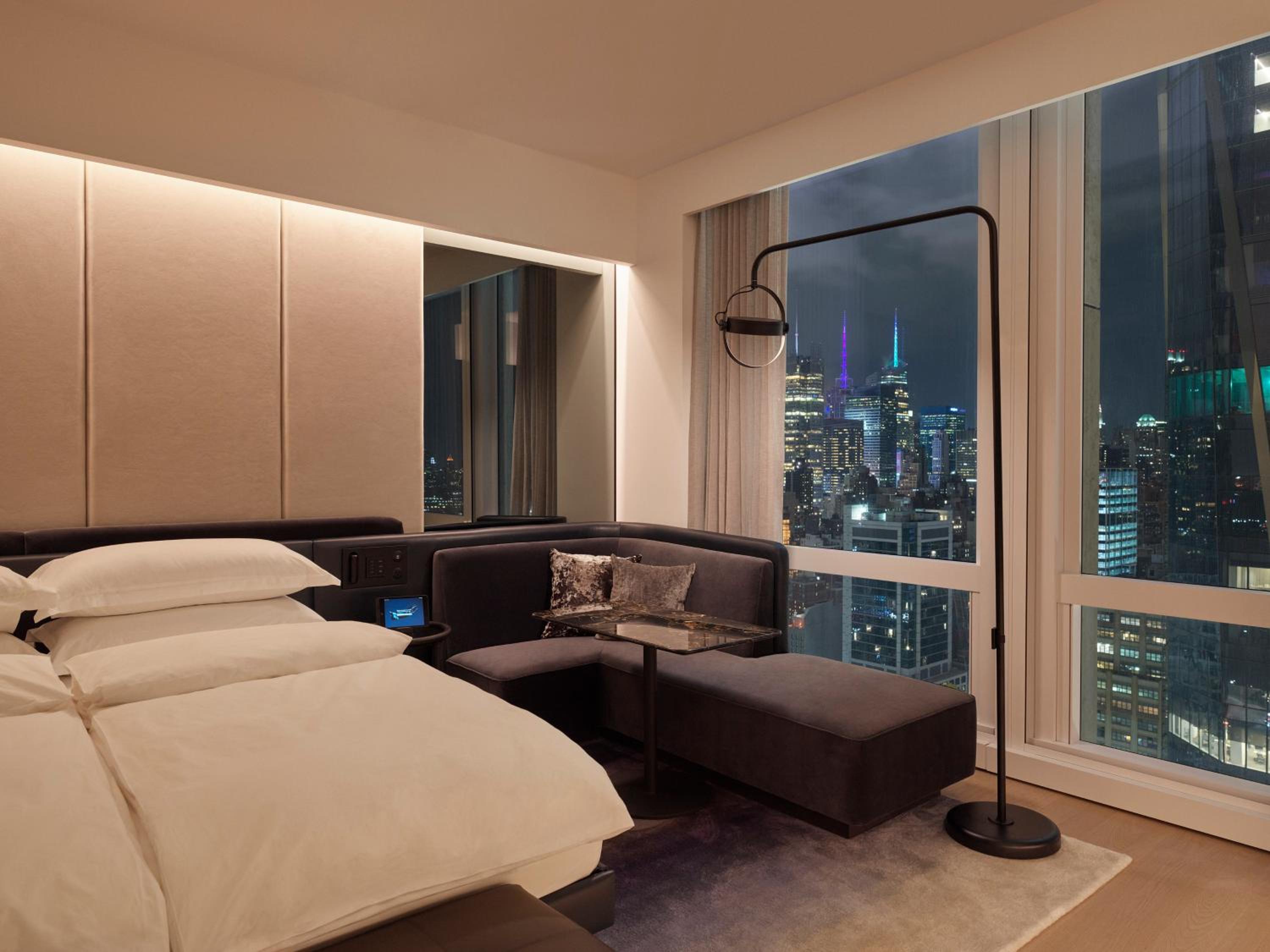 Deluxe Skyline View Guestroom, 1 King Bed