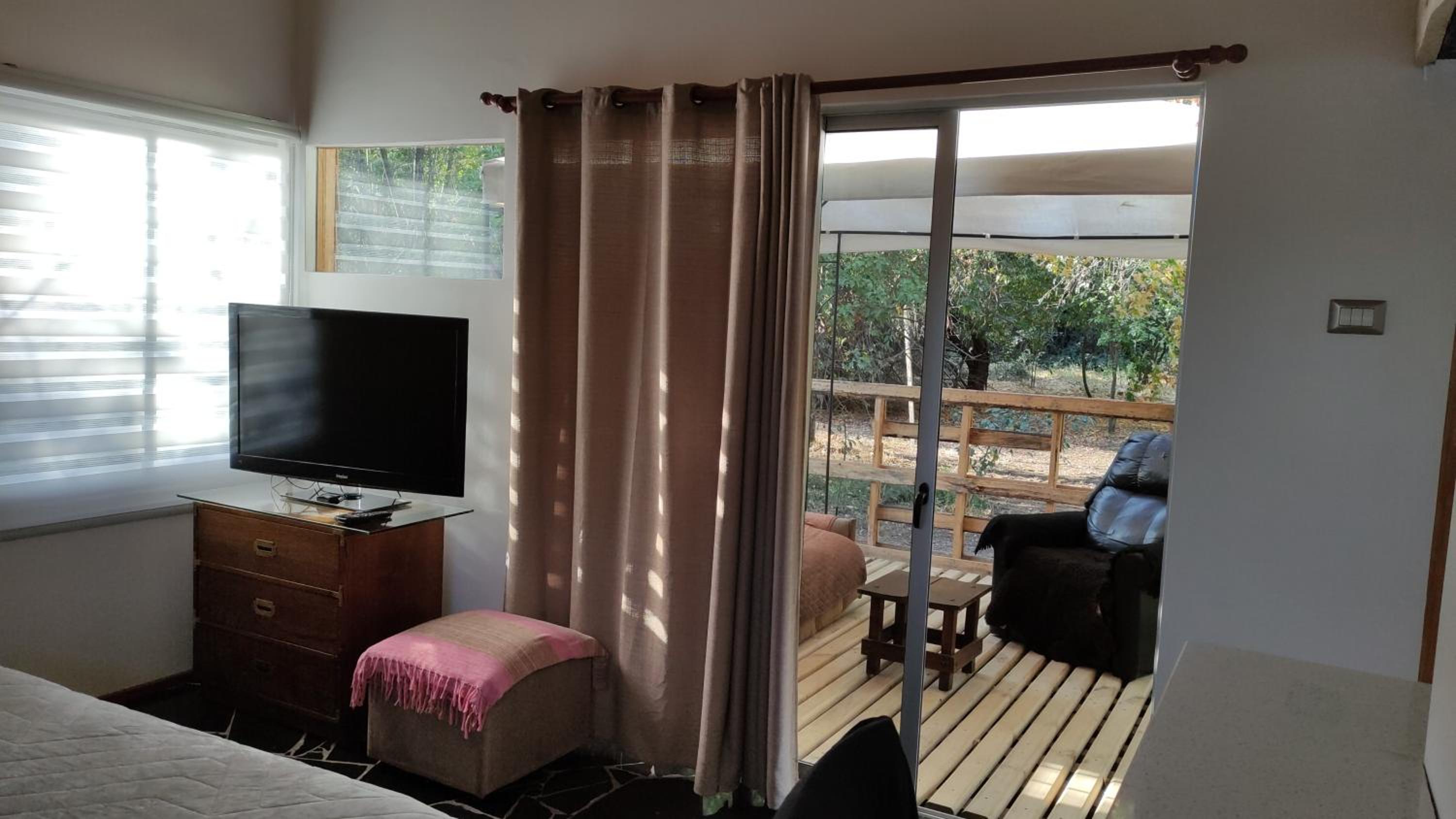 Deluxe King Suite photo 3