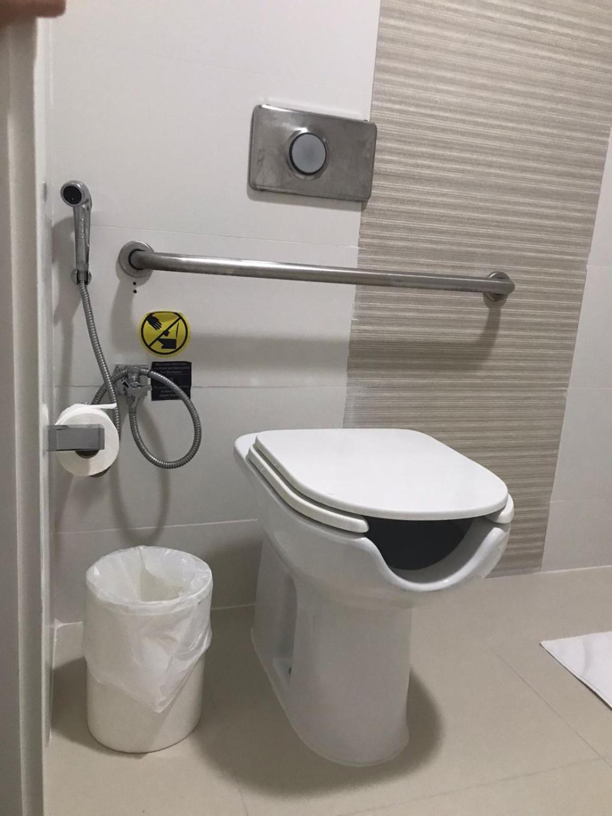 Twin Room - Disability Access photo 3