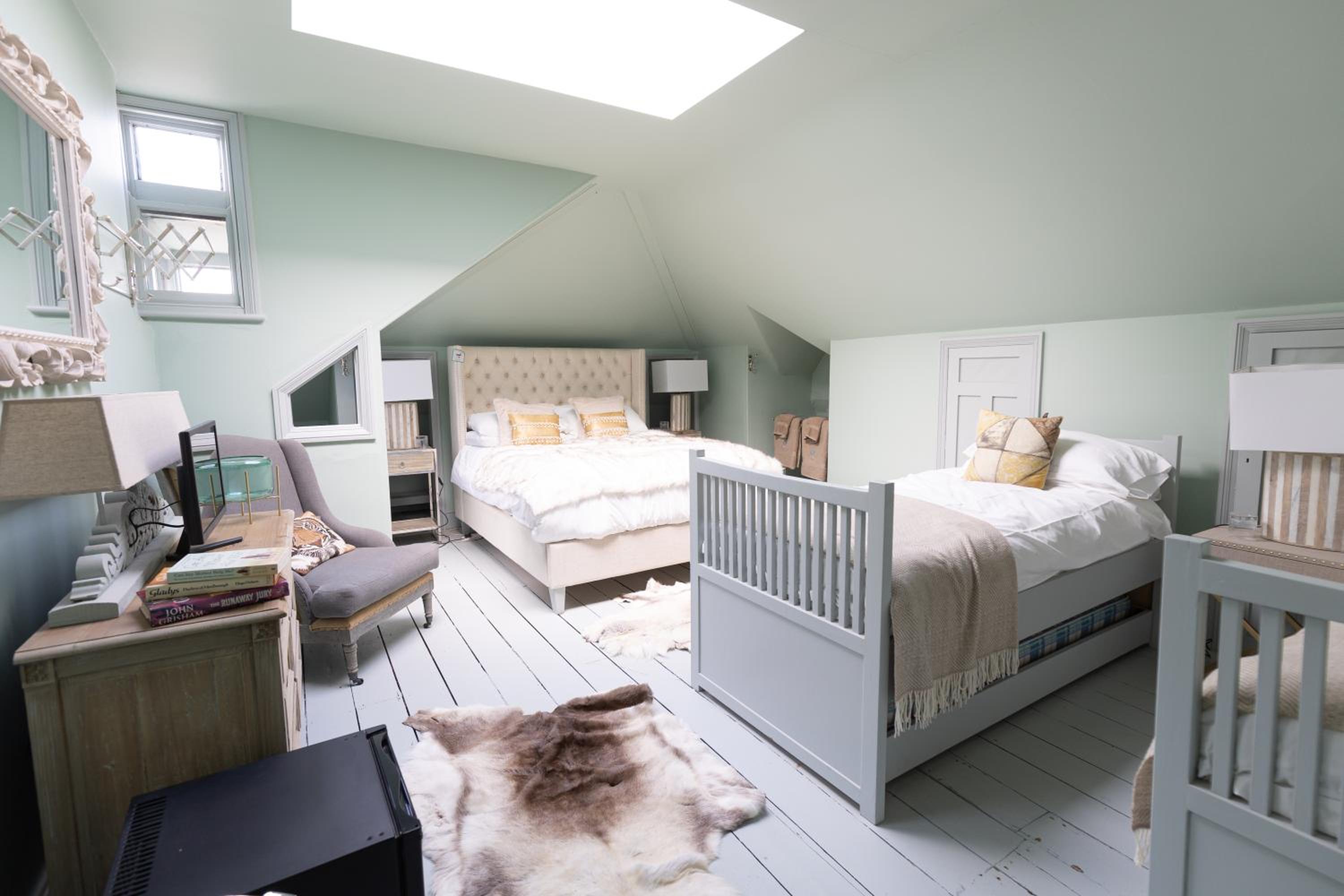Quadruple Room with Shared Bathroom photo 2