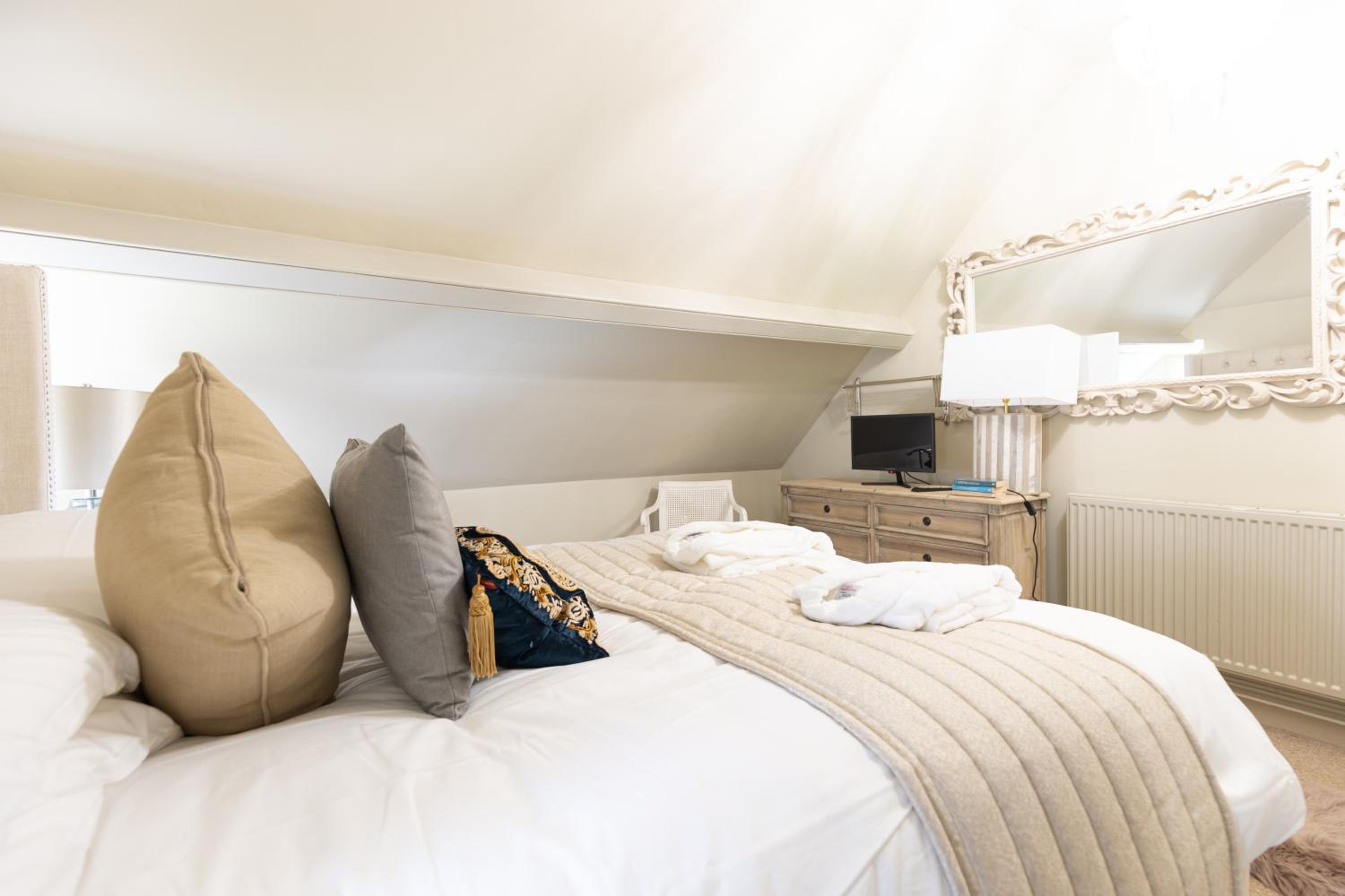 Double Room with Shared Bathroom photo 2