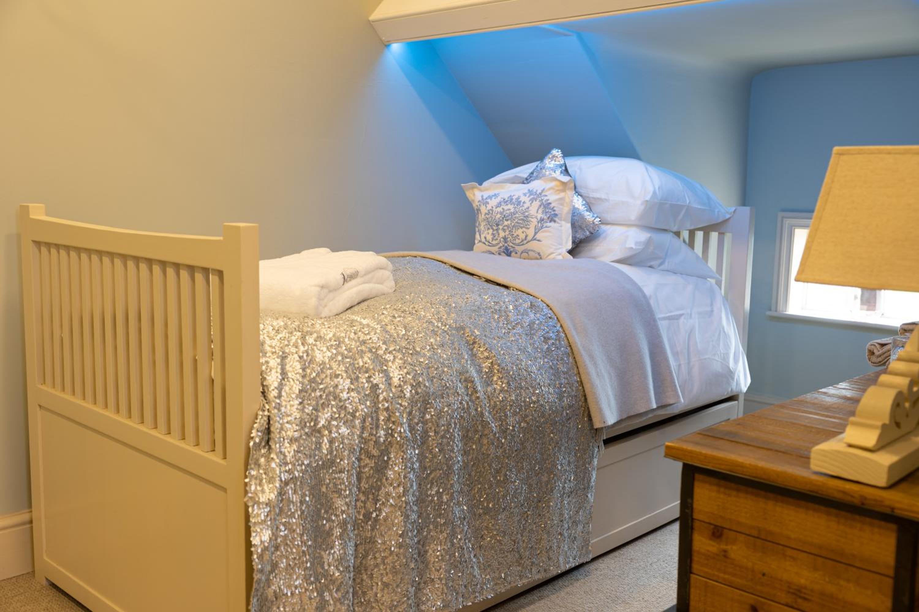 Triple Room with Shared Bathroom photo 2