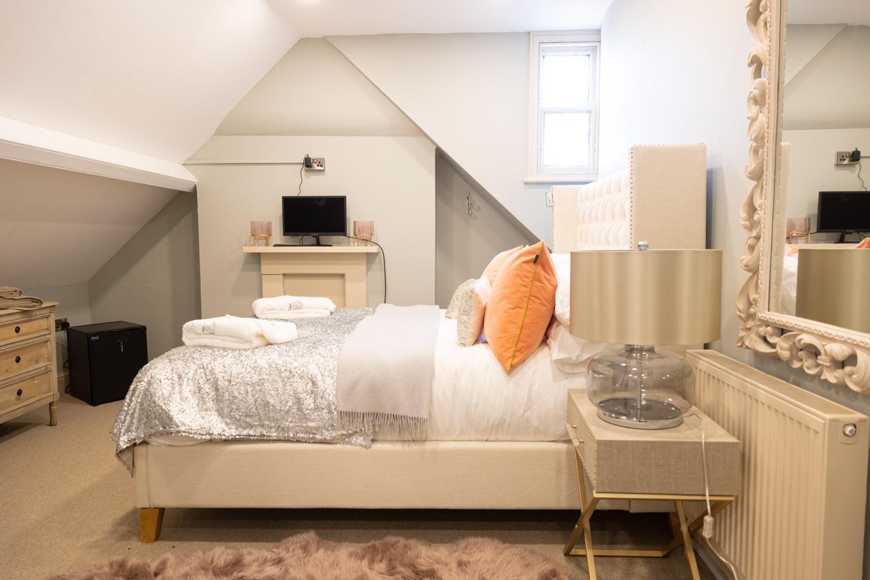 Triple Room with Shared Bathroom