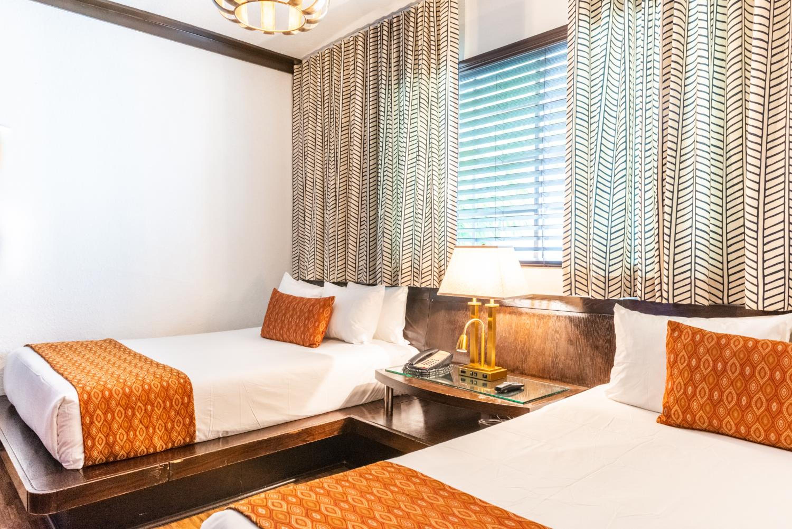 Standard Double Room - Photo 9