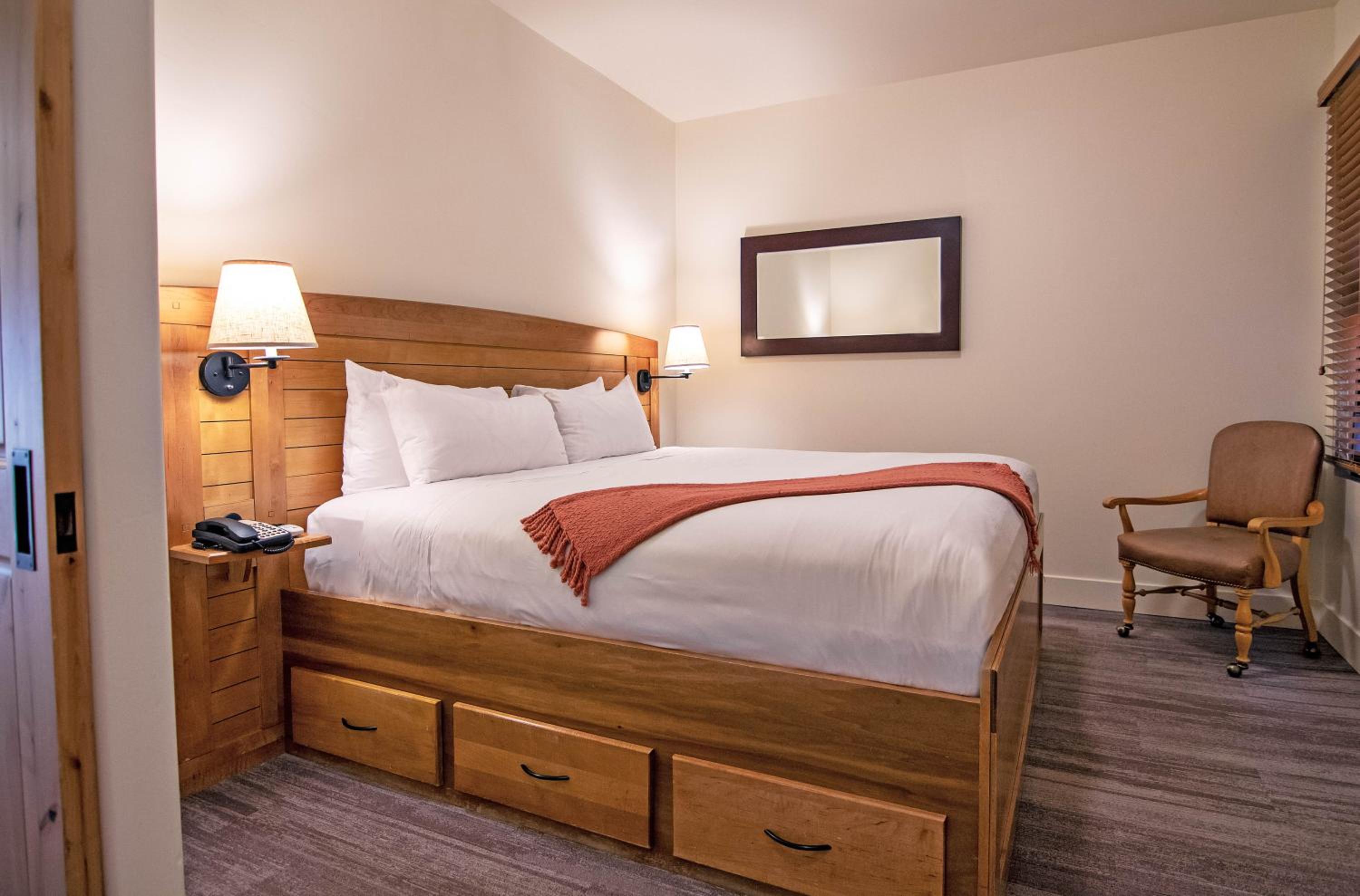 1-bedroom suite