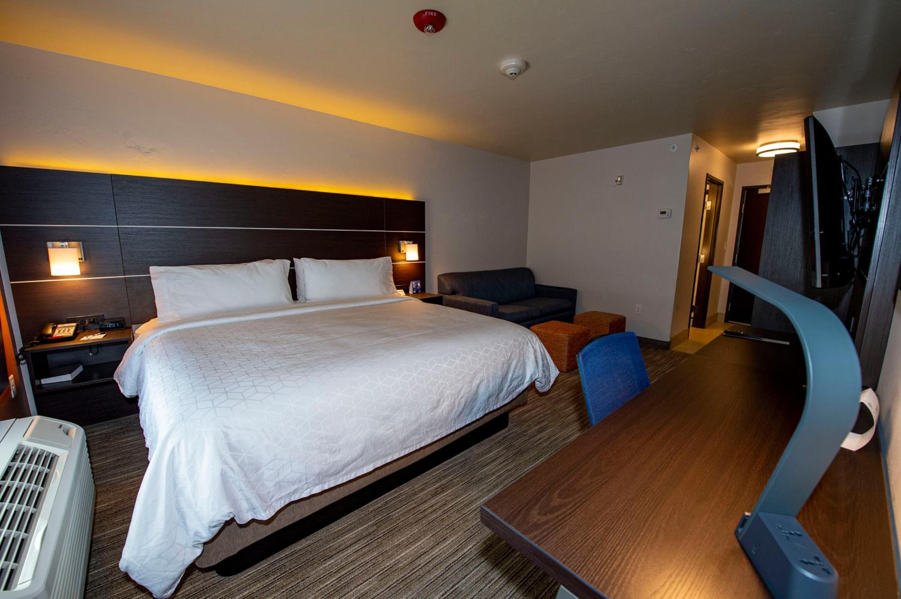 King Room - Mobility Access/Hearing Accessible photo 2
