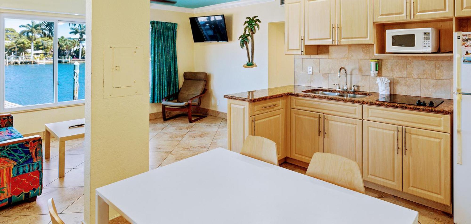 Deluxe One Bedroom Suite: 1 Queen Bed and 1 Sleeper Sofa - Photo 2
