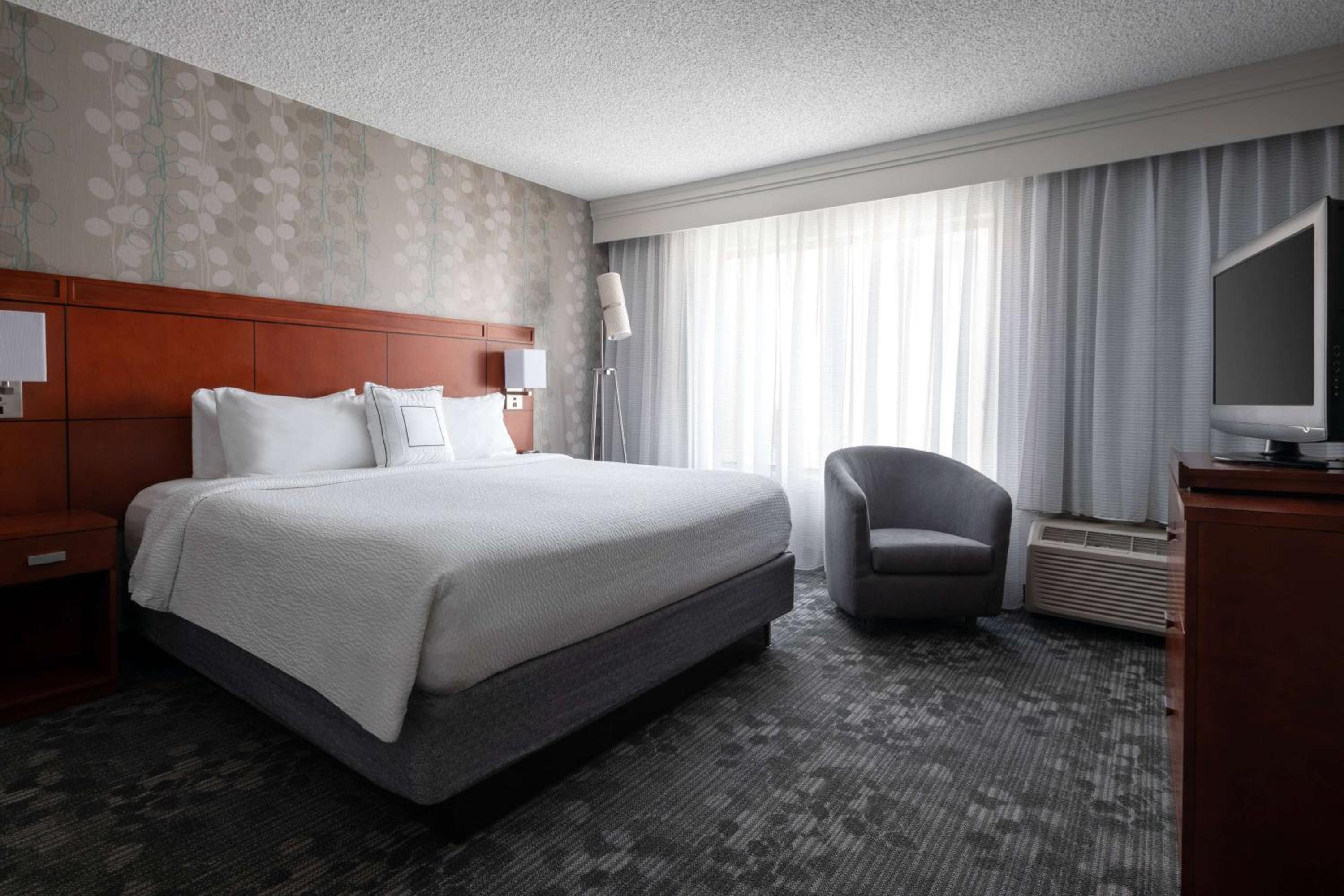 One-Bedroom King Suite photo 1