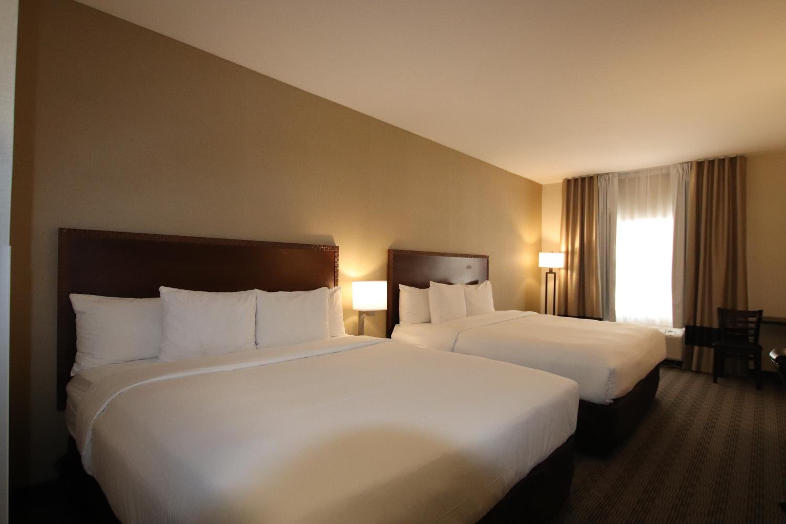 King Room with Two King Beds - Non-Smoking - Photo 1