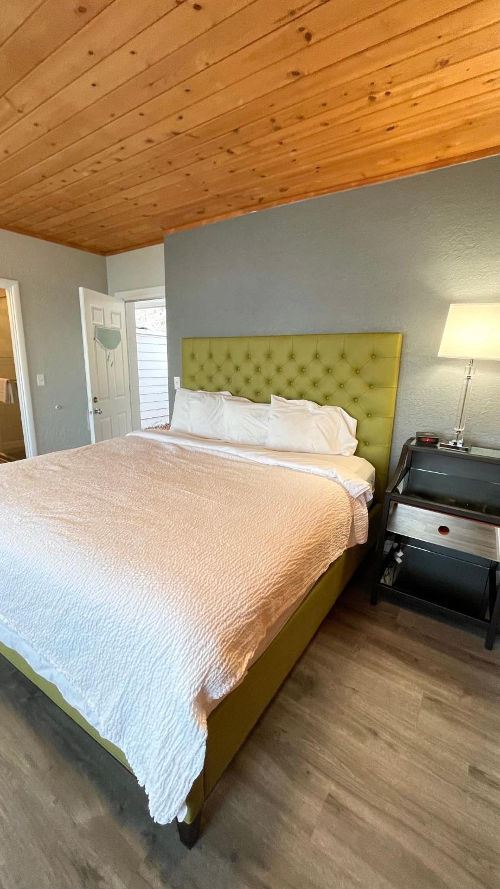 Deluxe King Suite