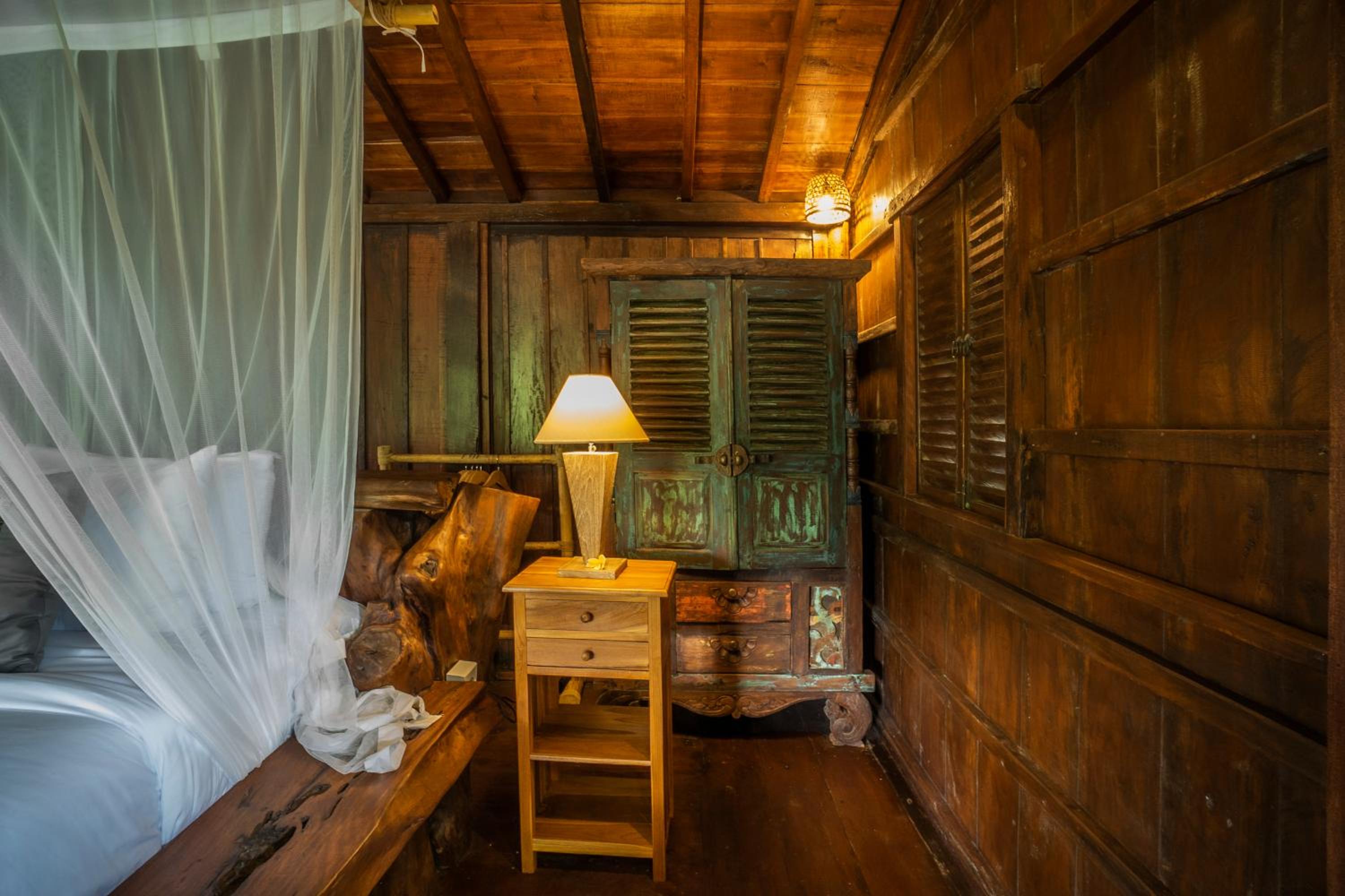 Joglo One-Bedroom Villa with Private Pool - Photo 17