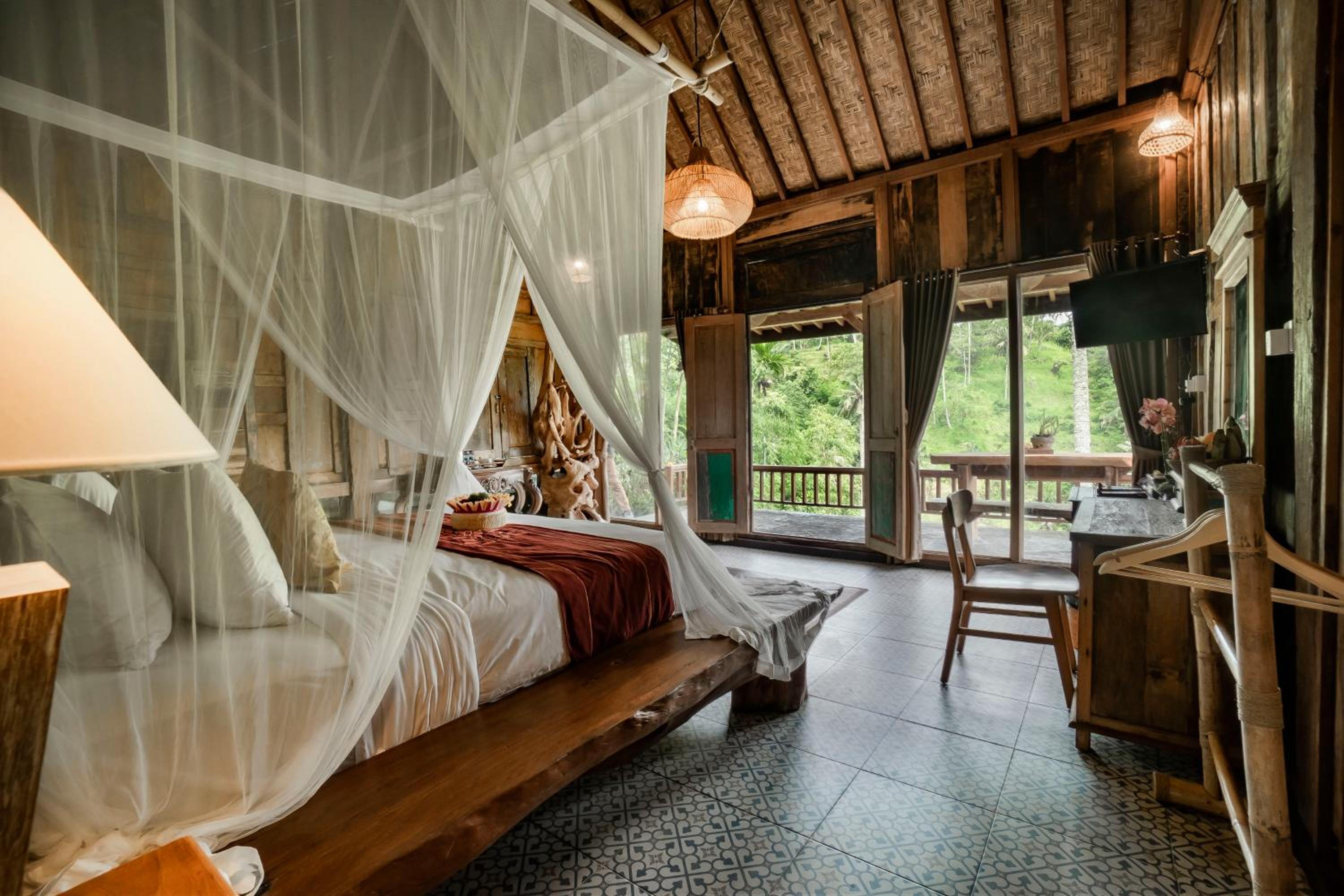 Joglo One-Bedroom Villa with Private Pool - Photo 11