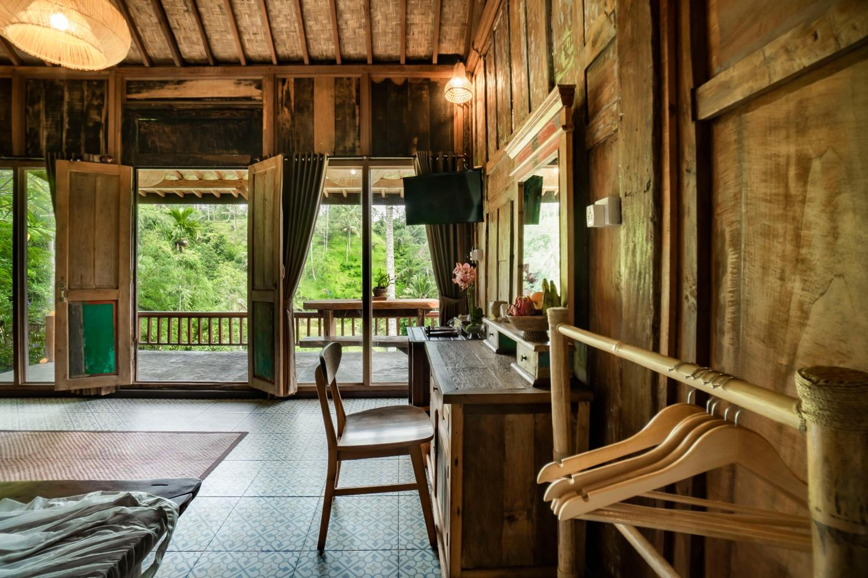 Joglo One-Bedroom Villa with Private Pool - Photo 19