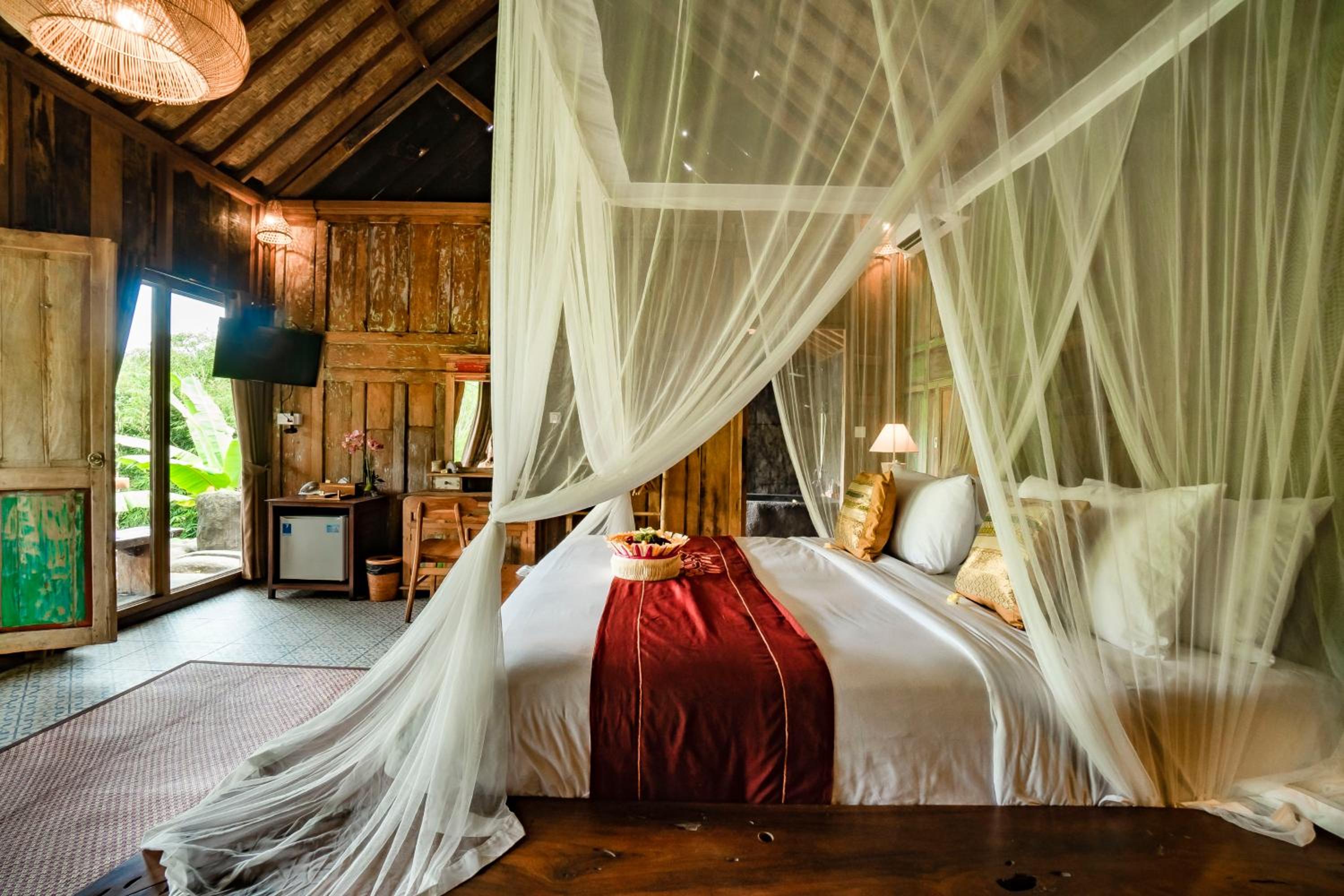 Joglo One-Bedroom Villa with Private Pool - Photo 20