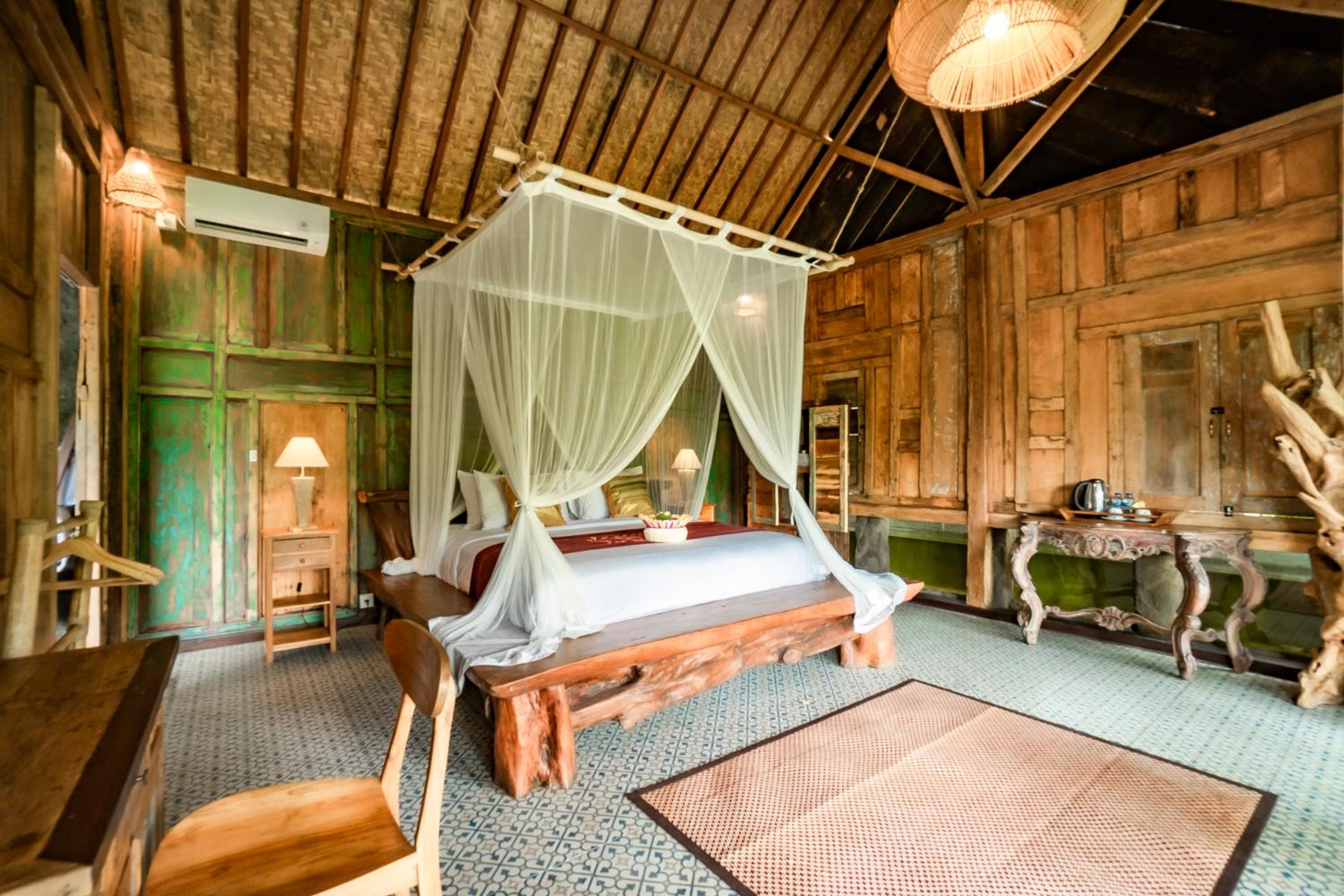 Joglo One-Bedroom Villa with Private Pool - Photo 27