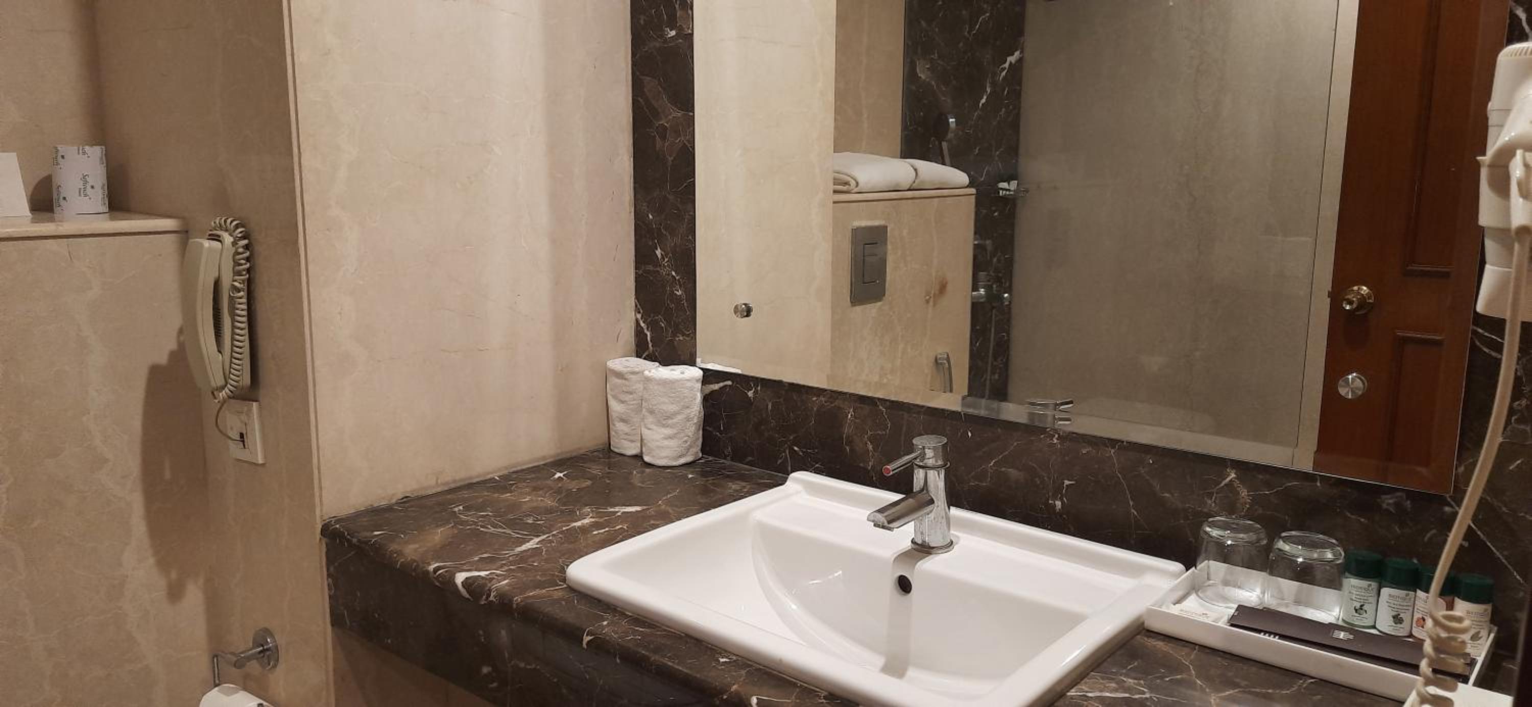 Executive Room - Photo 7