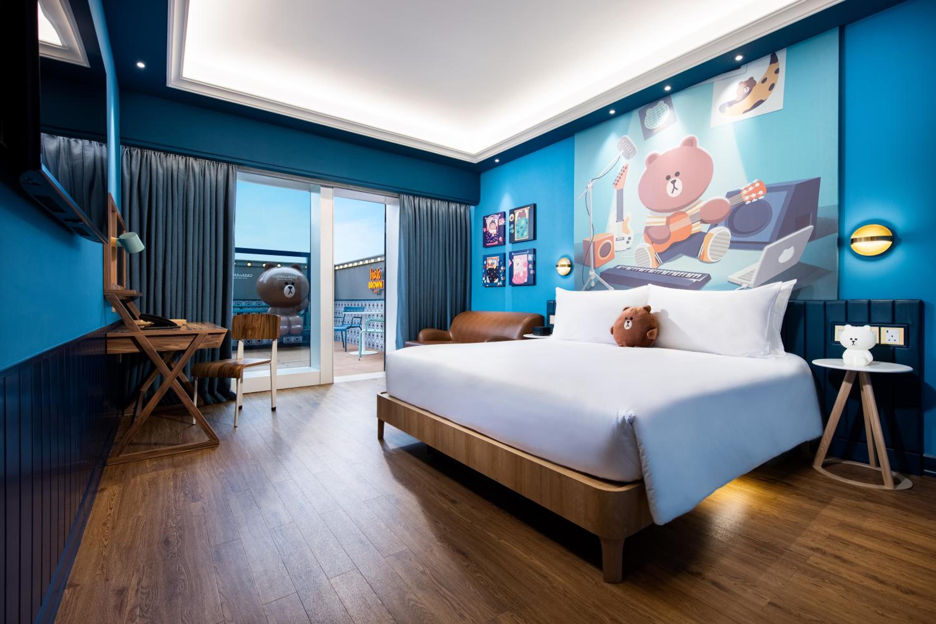 LINE FRIENDS Premier BROWN Balcony Room - (King/Twin)