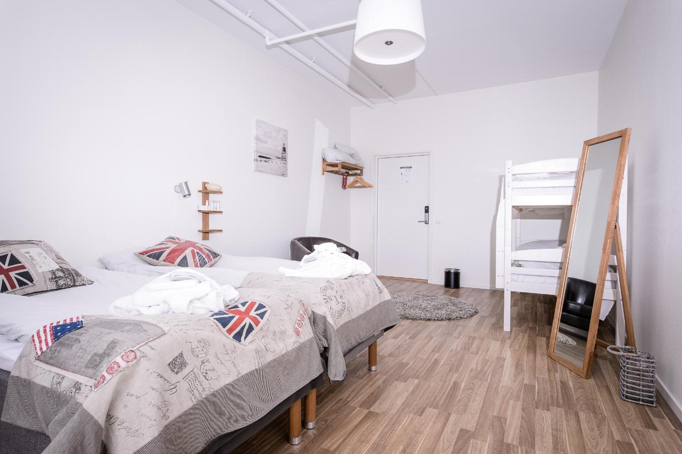 Quadruple Room with Shared Bathroom photo 3