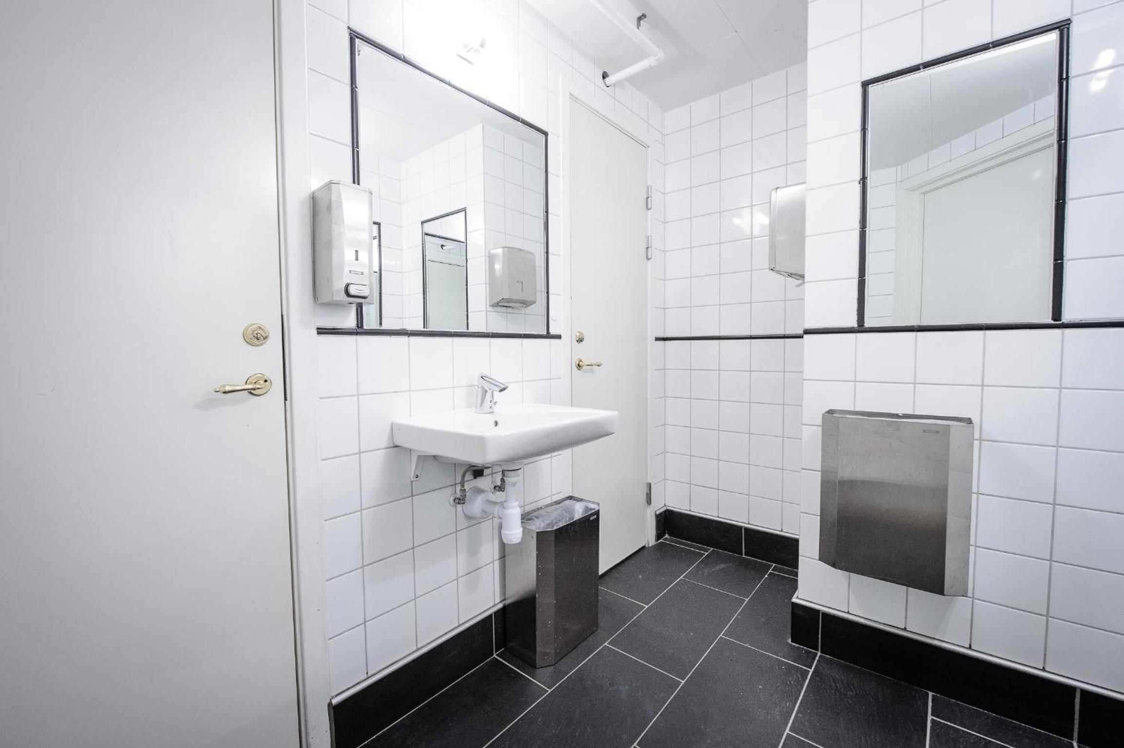 Quadruple Room with Shared Bathroom photo 2