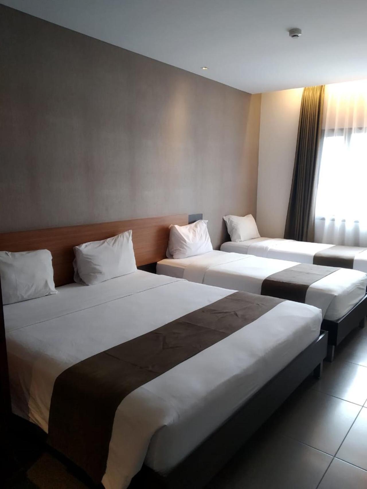 Premier Quarto - Room Only - Photo 1