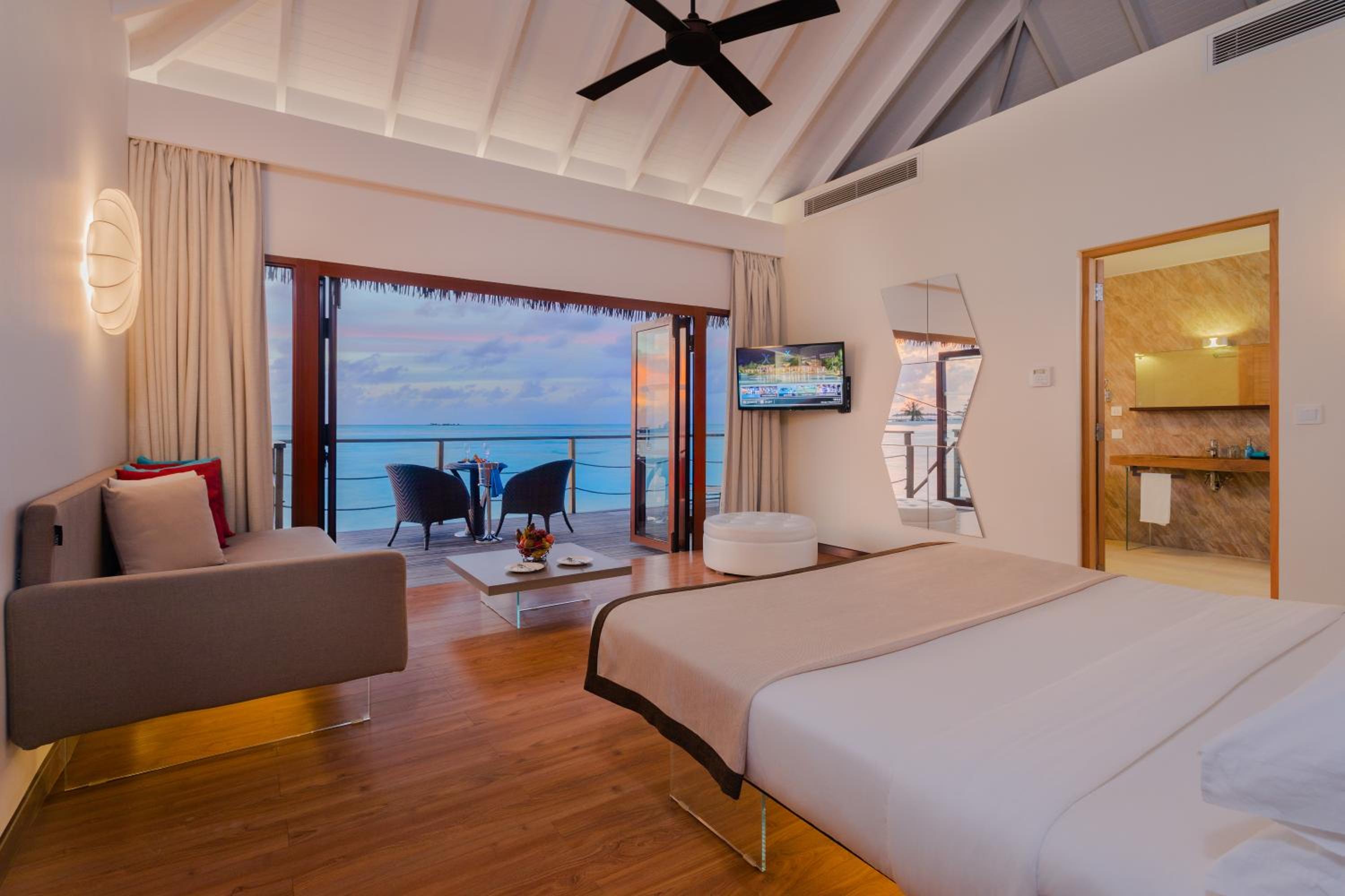 Lagoon Suite with Slide
