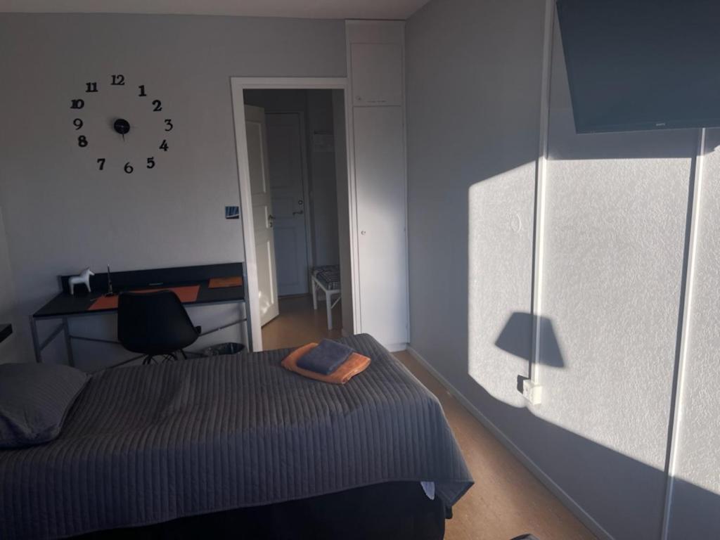 Double or Twin Room with Shower - Photo 2