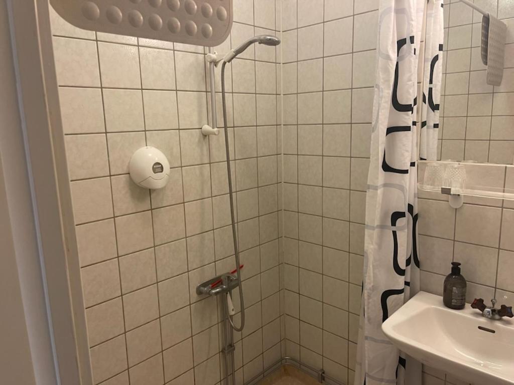 Double or Twin Room with Shower - Photo 3
