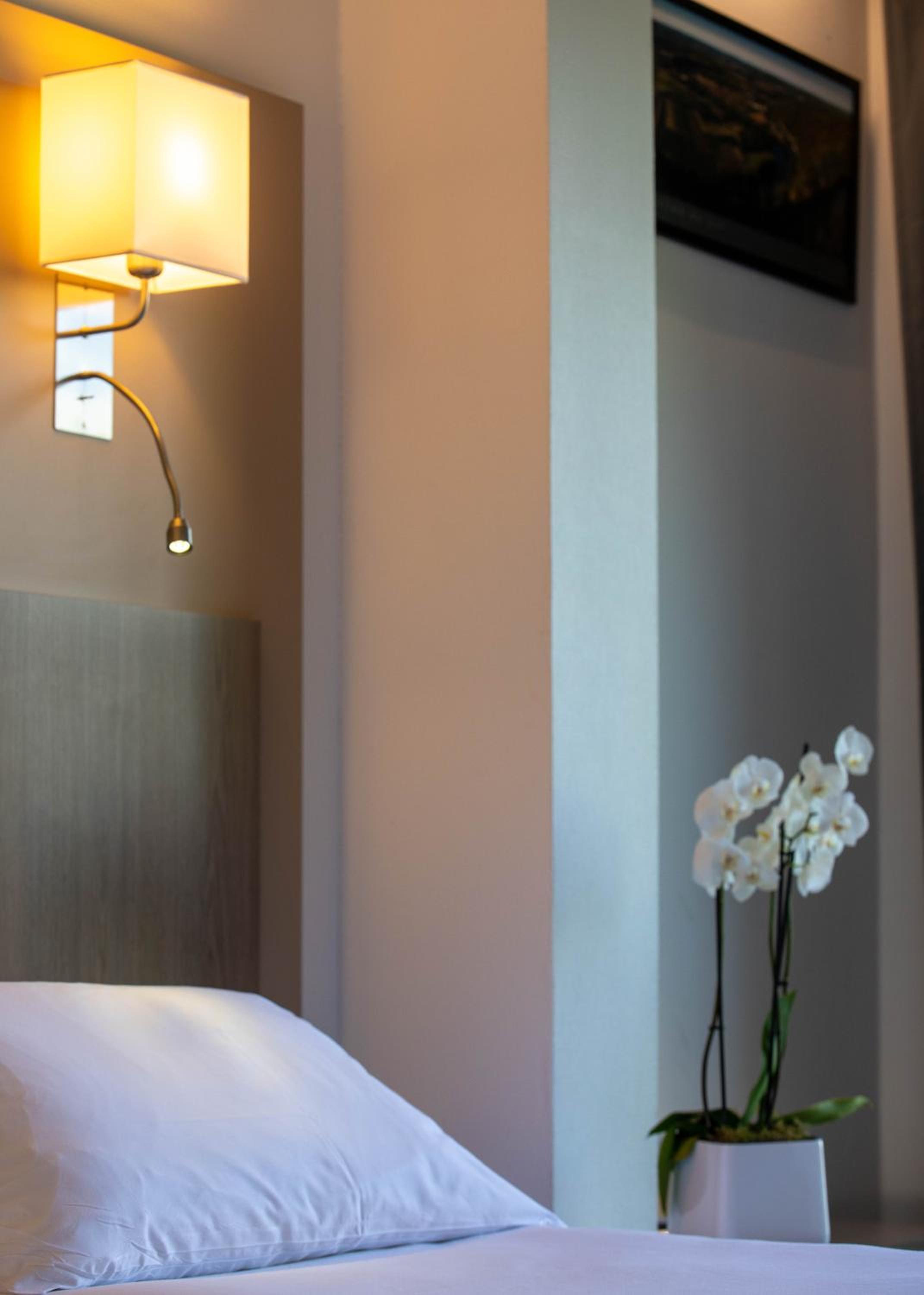 Double Room with River View - Photo 3