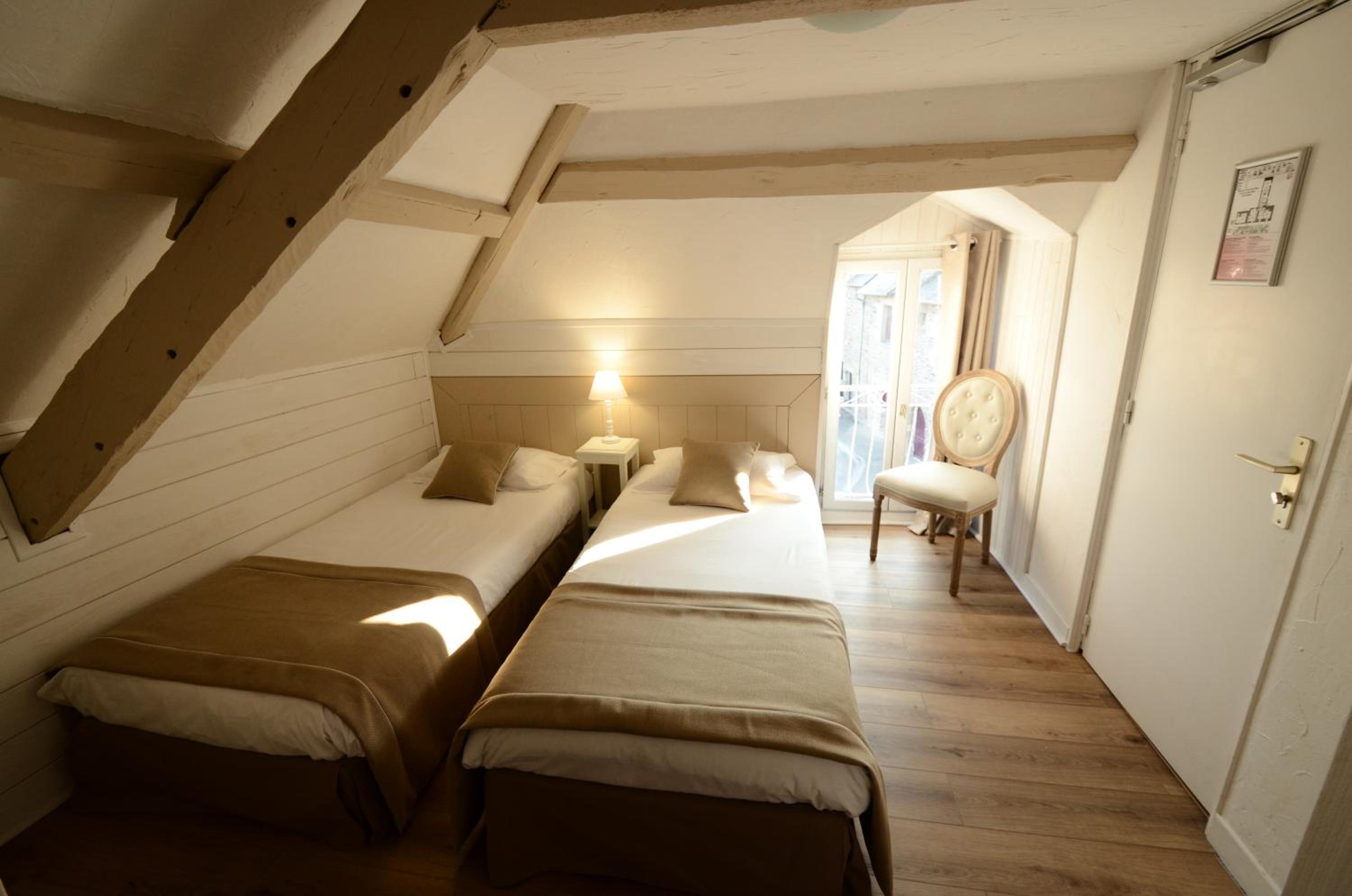 Quadruple Room - Photo 9