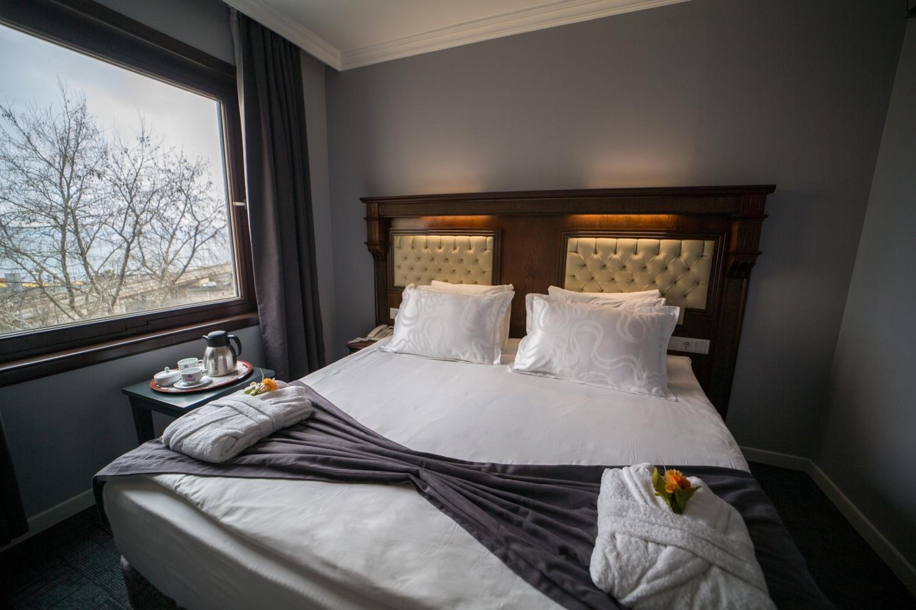 Double or Twin Room with Sea View