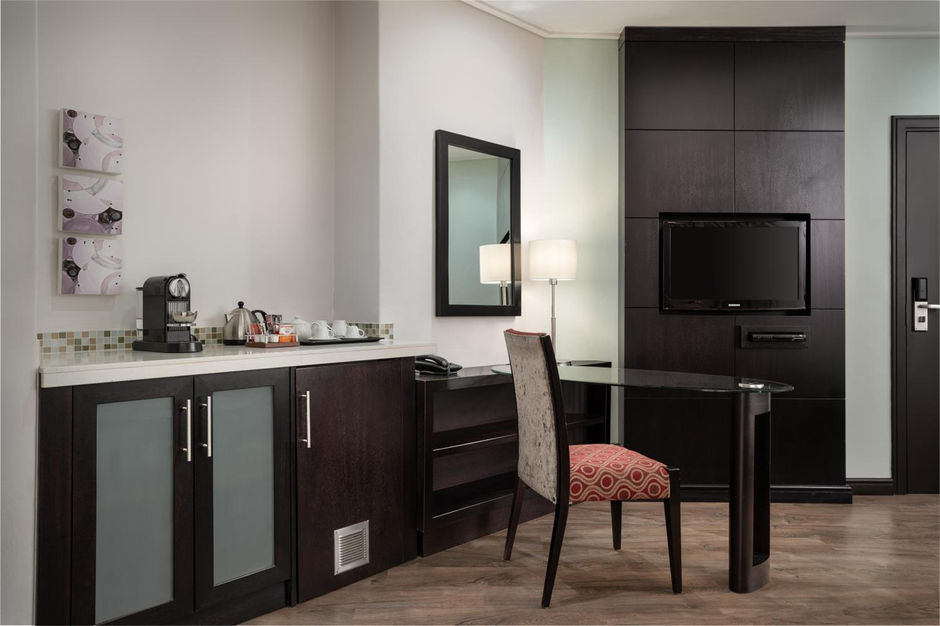 Suite - Photo 6